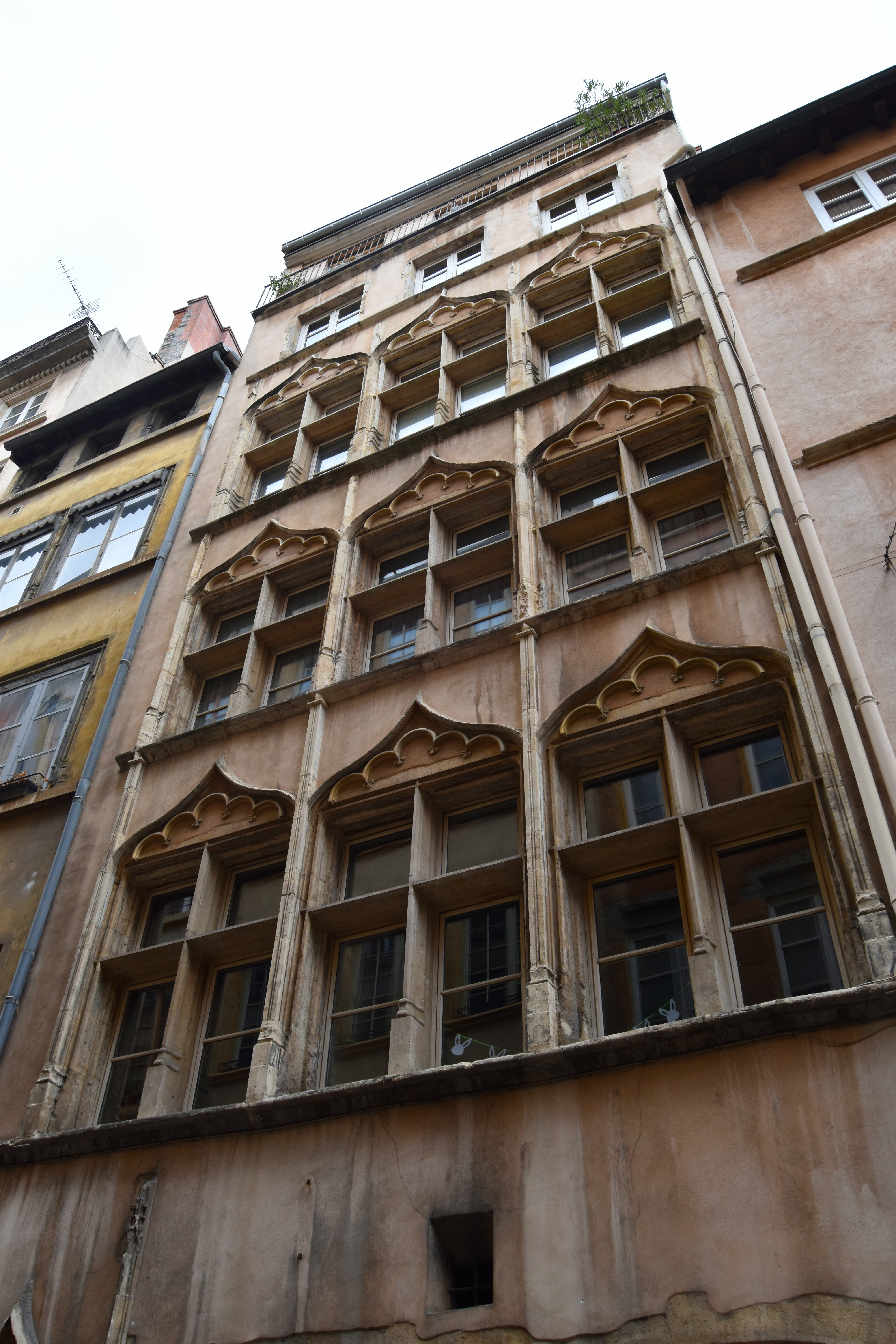 façade sur rue, vue générale