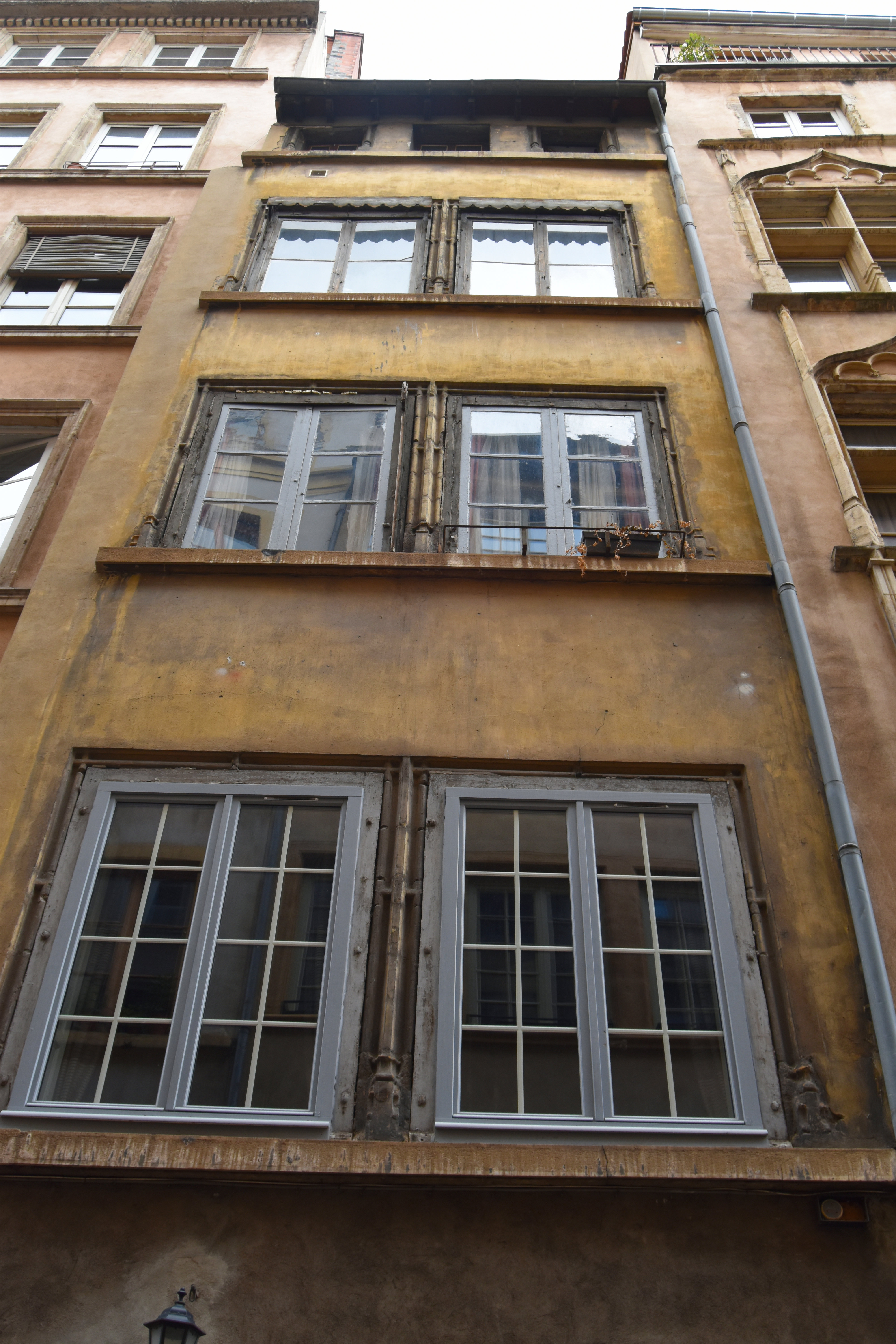 façade sur rue, vue générale