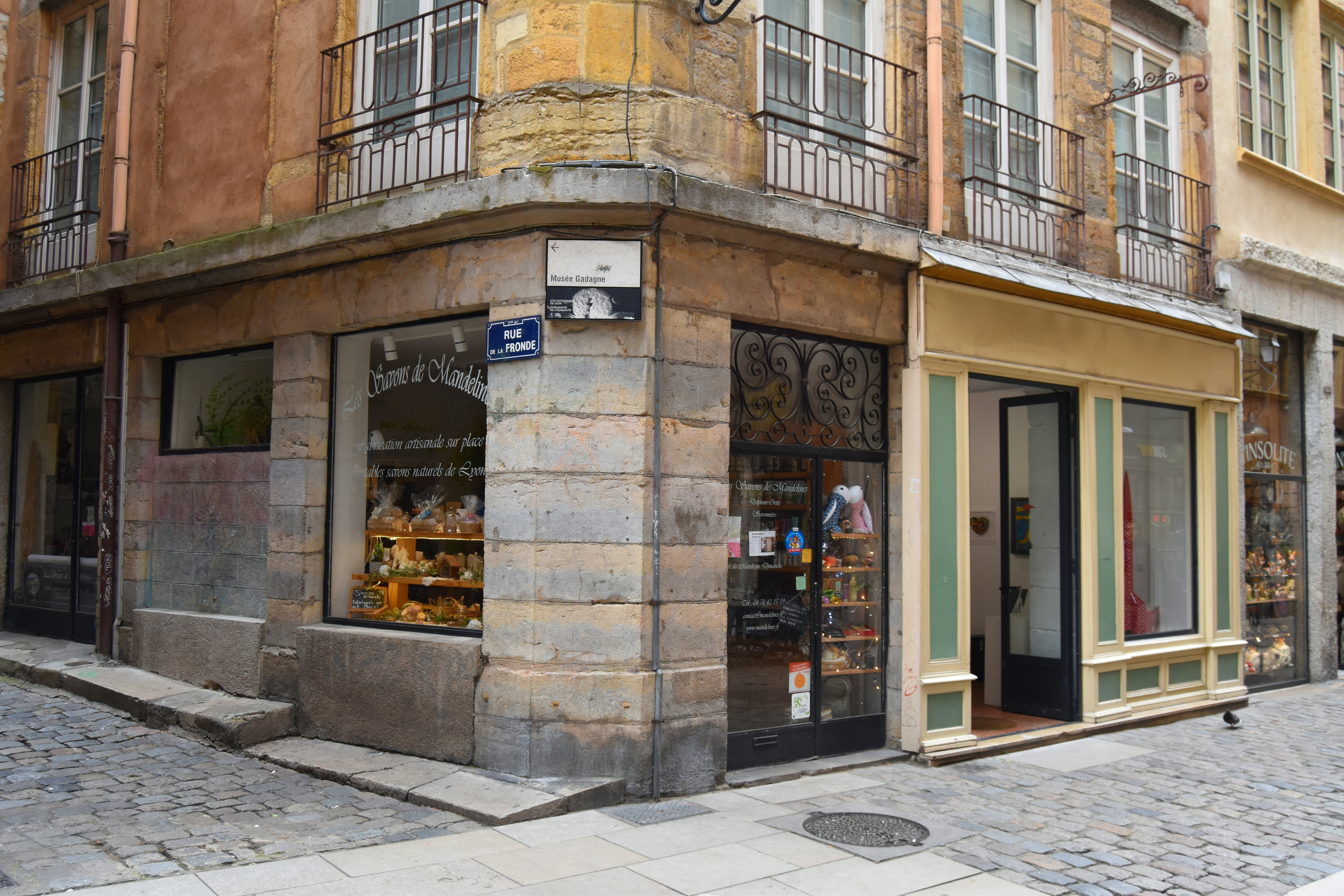 façade sur rue, rez-de-chaussée, vue générale