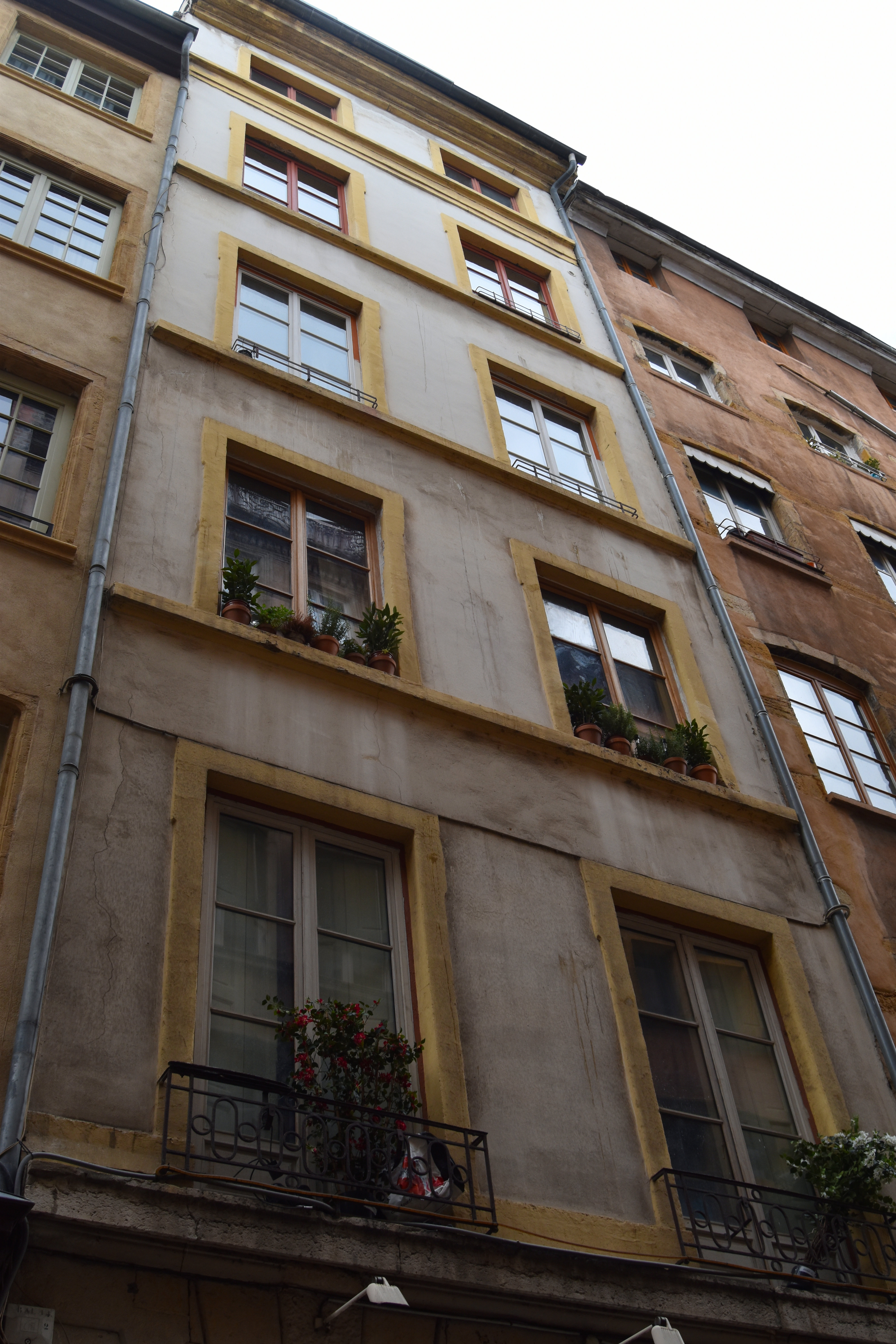 façade sur rue, vue générale