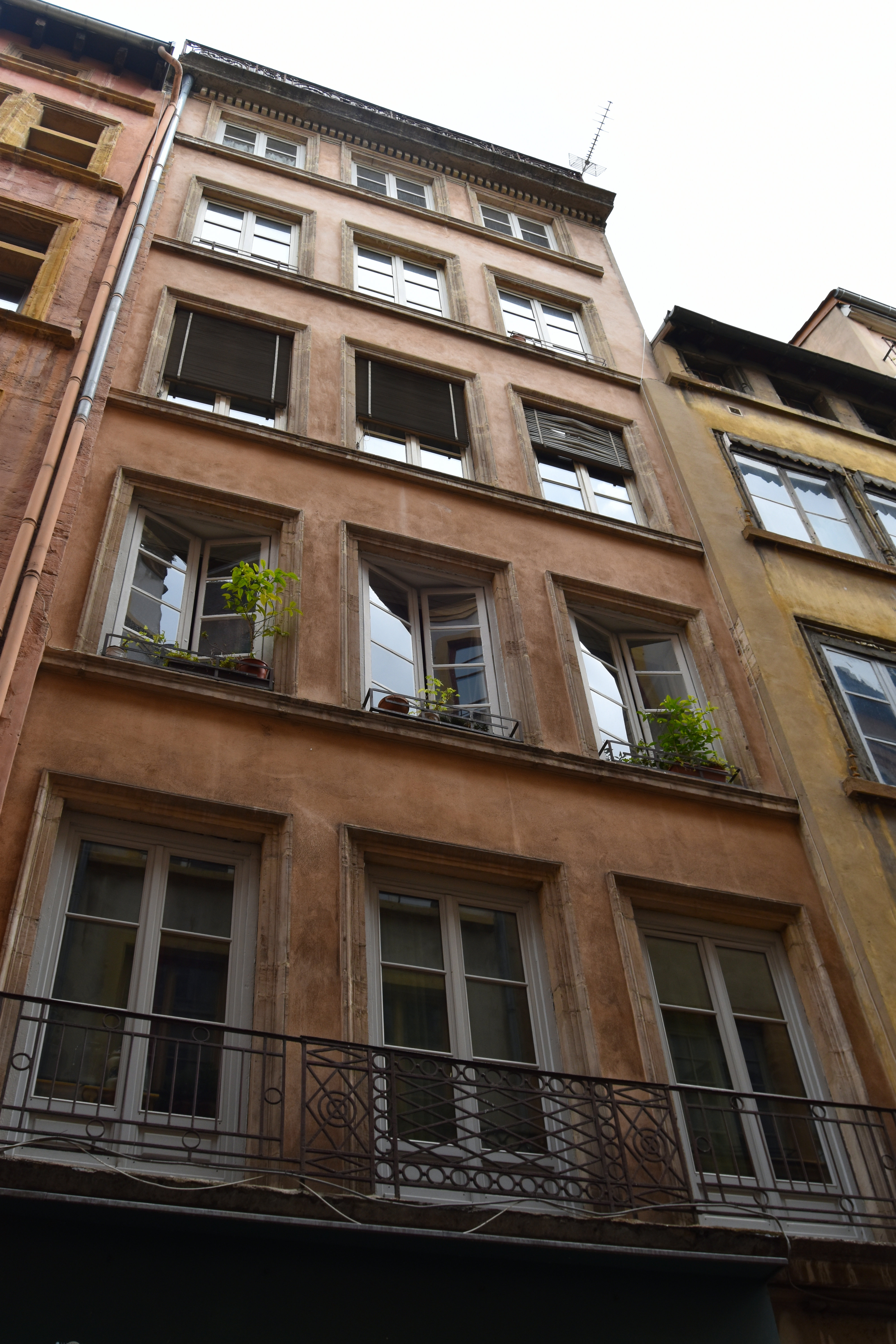 façade sur rue, vue générale