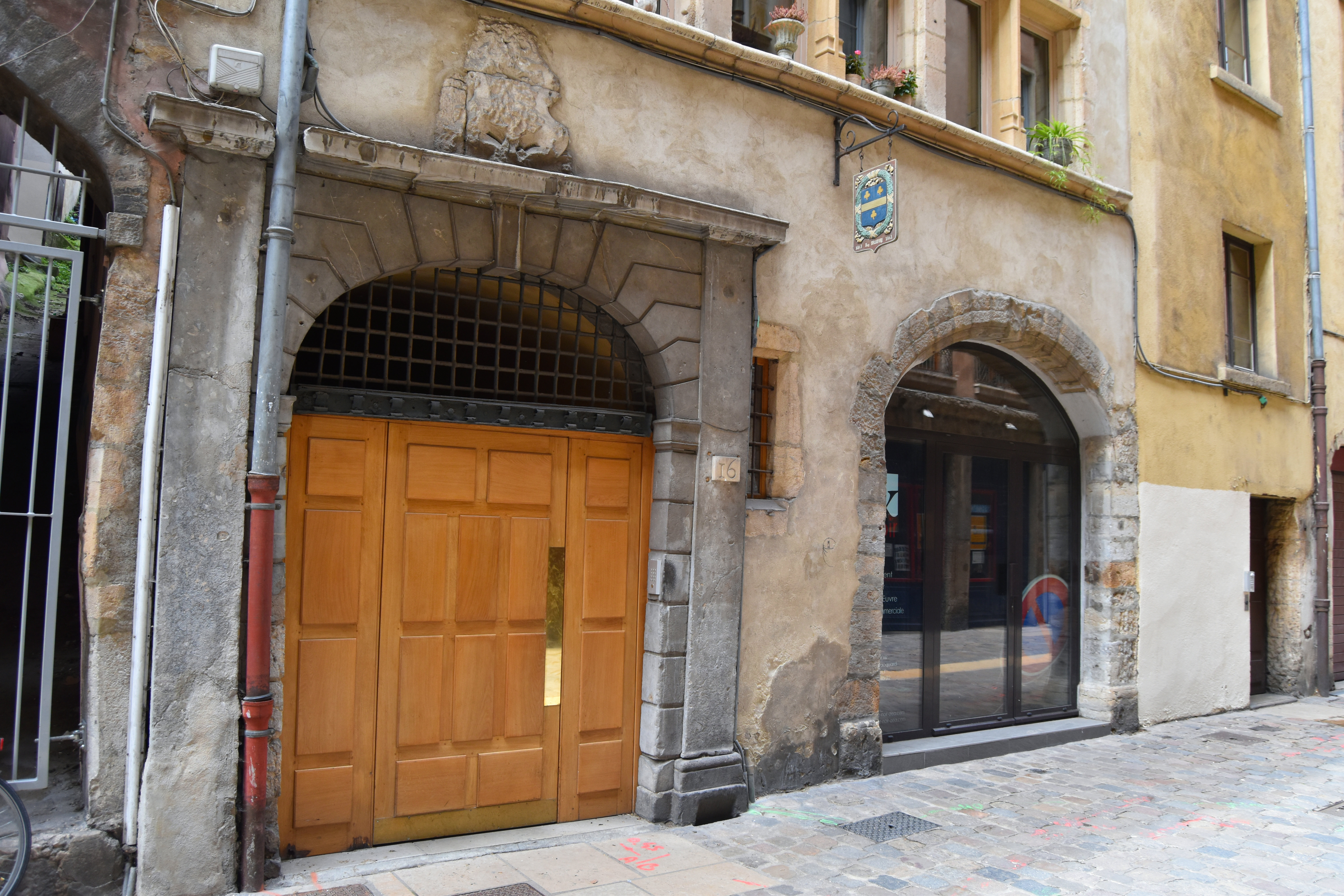 façade sur rue, rez-de-chaussée, vue générale