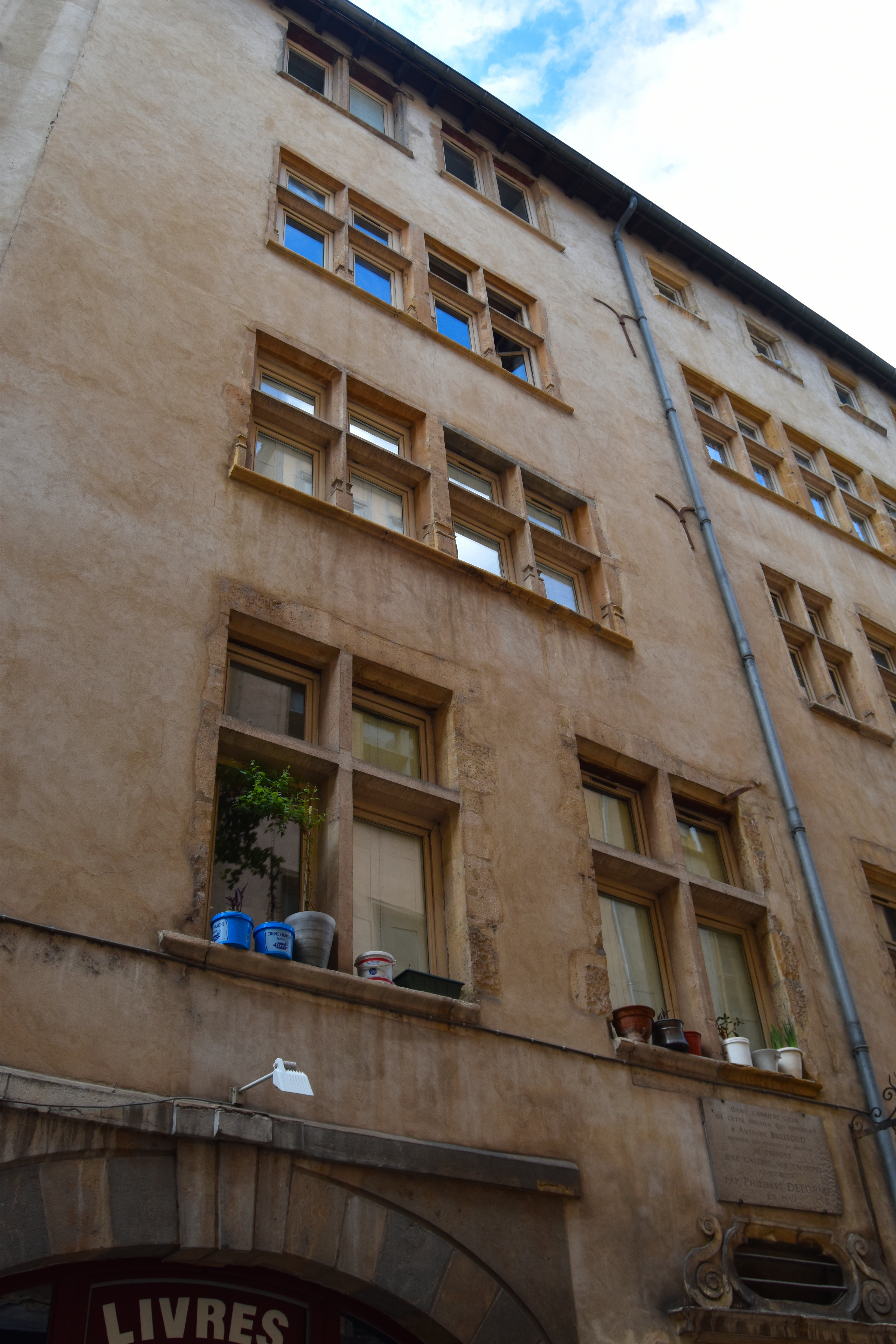 façade sur rue, vue générale