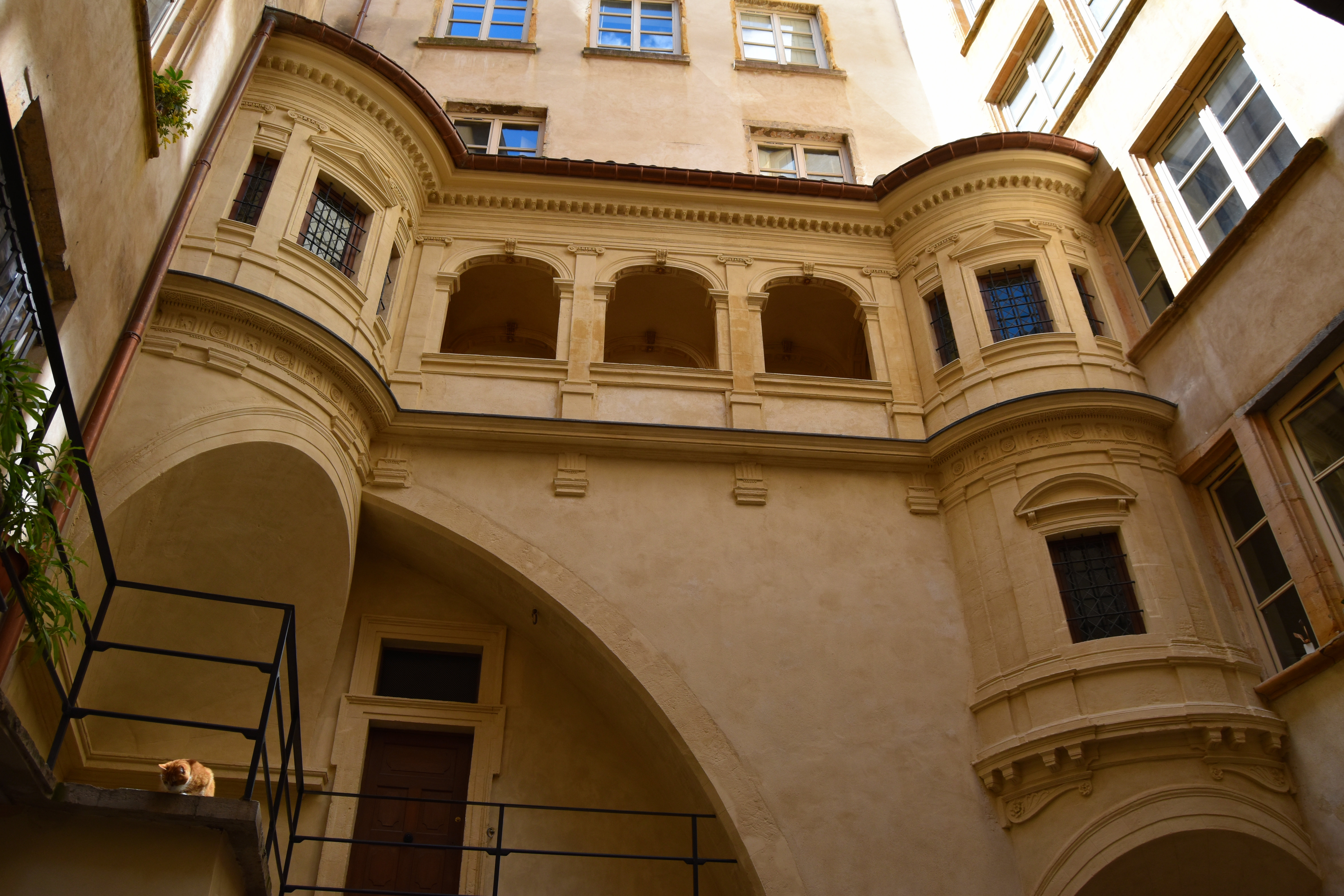 seconde cour intérieure, galerie, vue générale