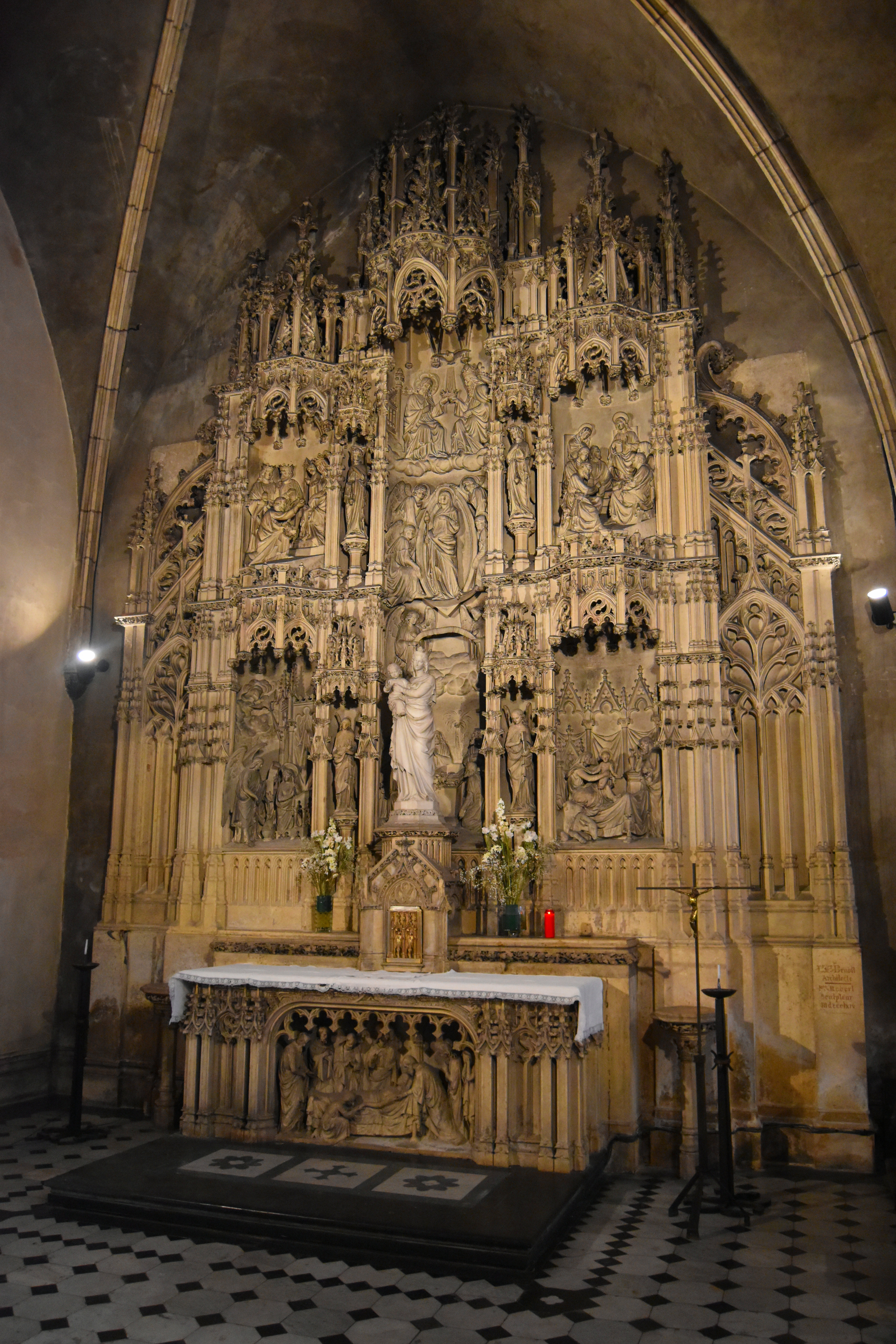 Chapelle est, retable monumental, vue générale