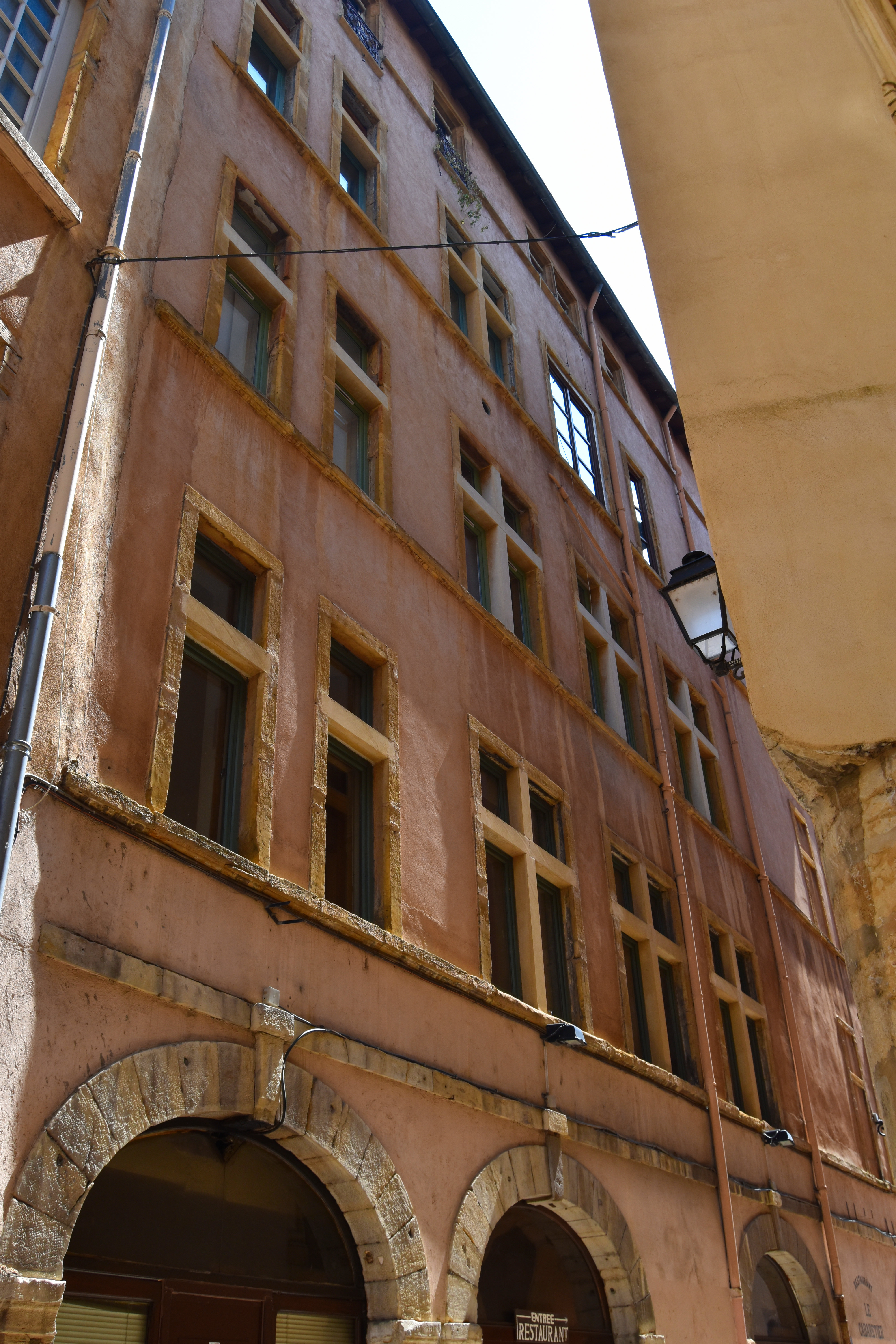 façade sur rue, vue générale