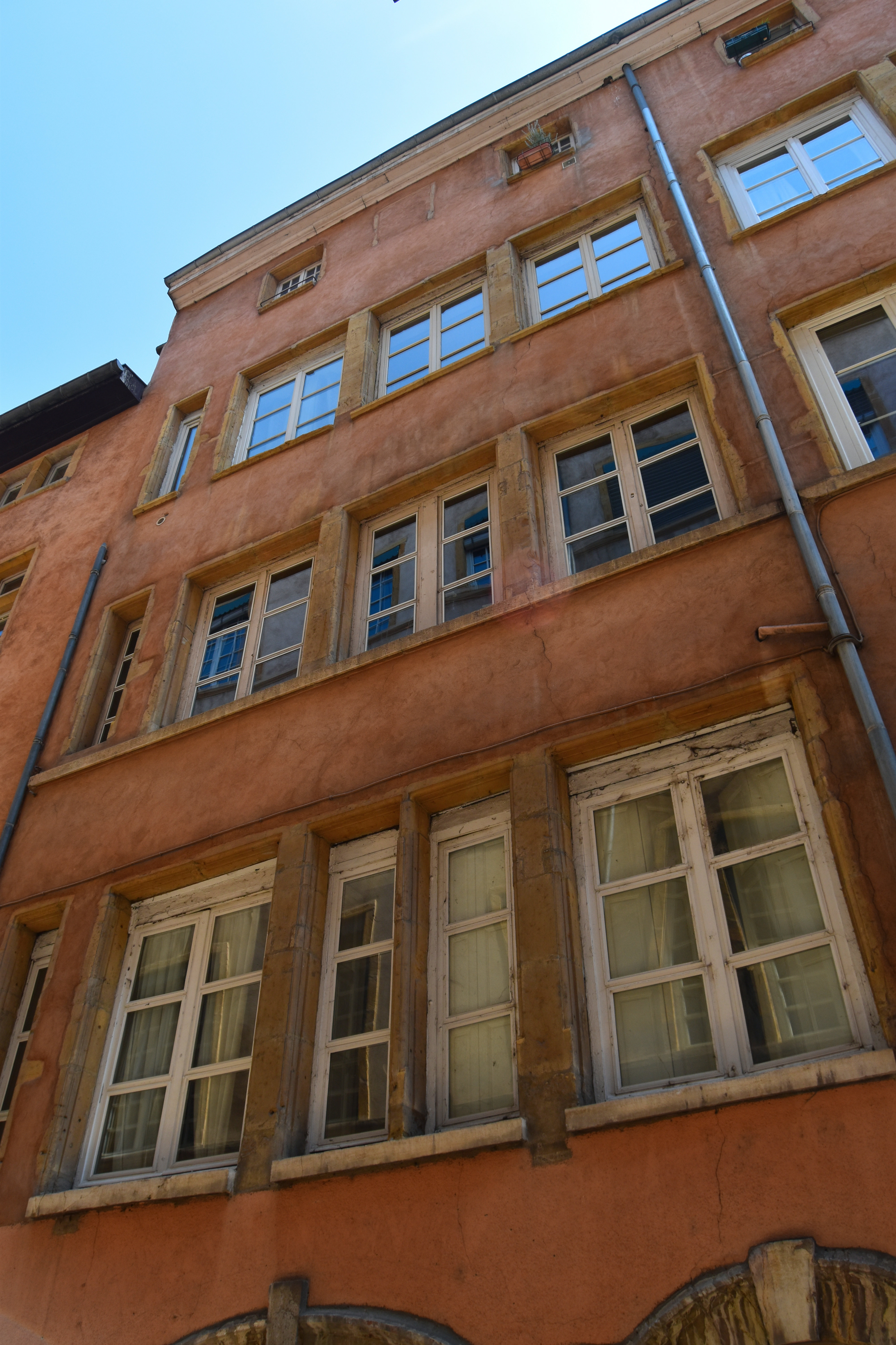 façade sur rue, vue générale