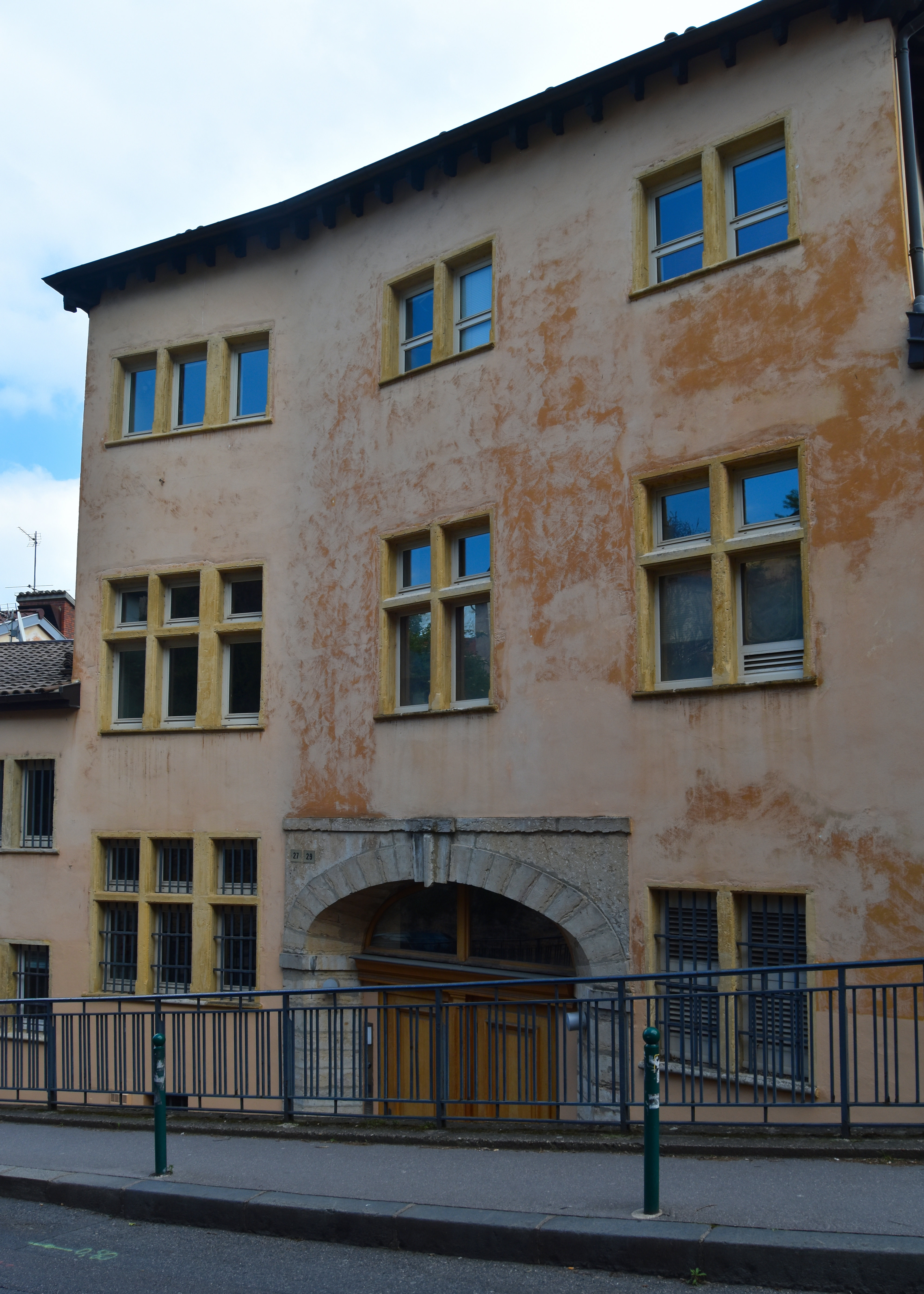 façade sur rue, vue générale