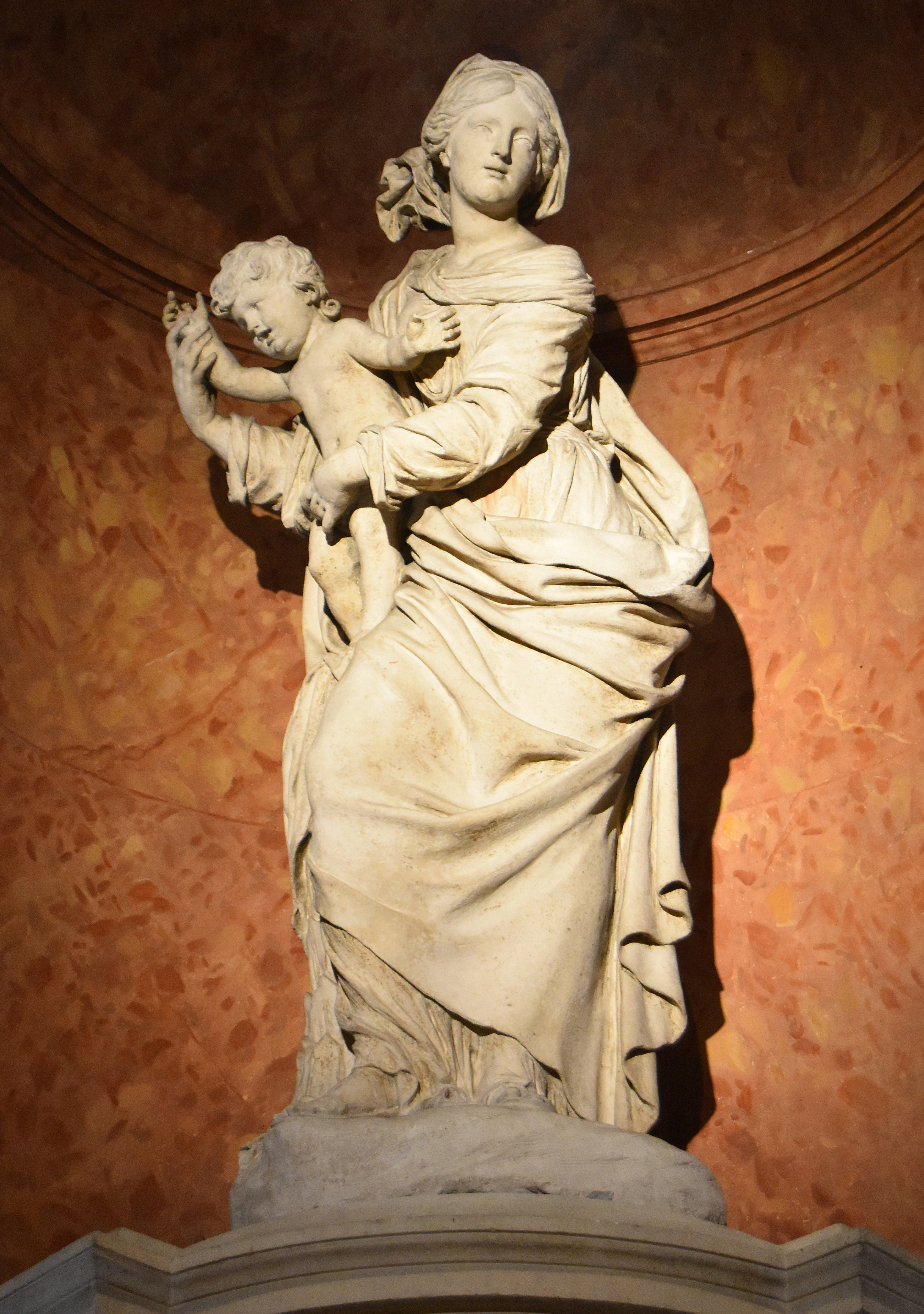 statue : Vierge à l'Enfant dite Notre-Dame des Grâces, vue générale