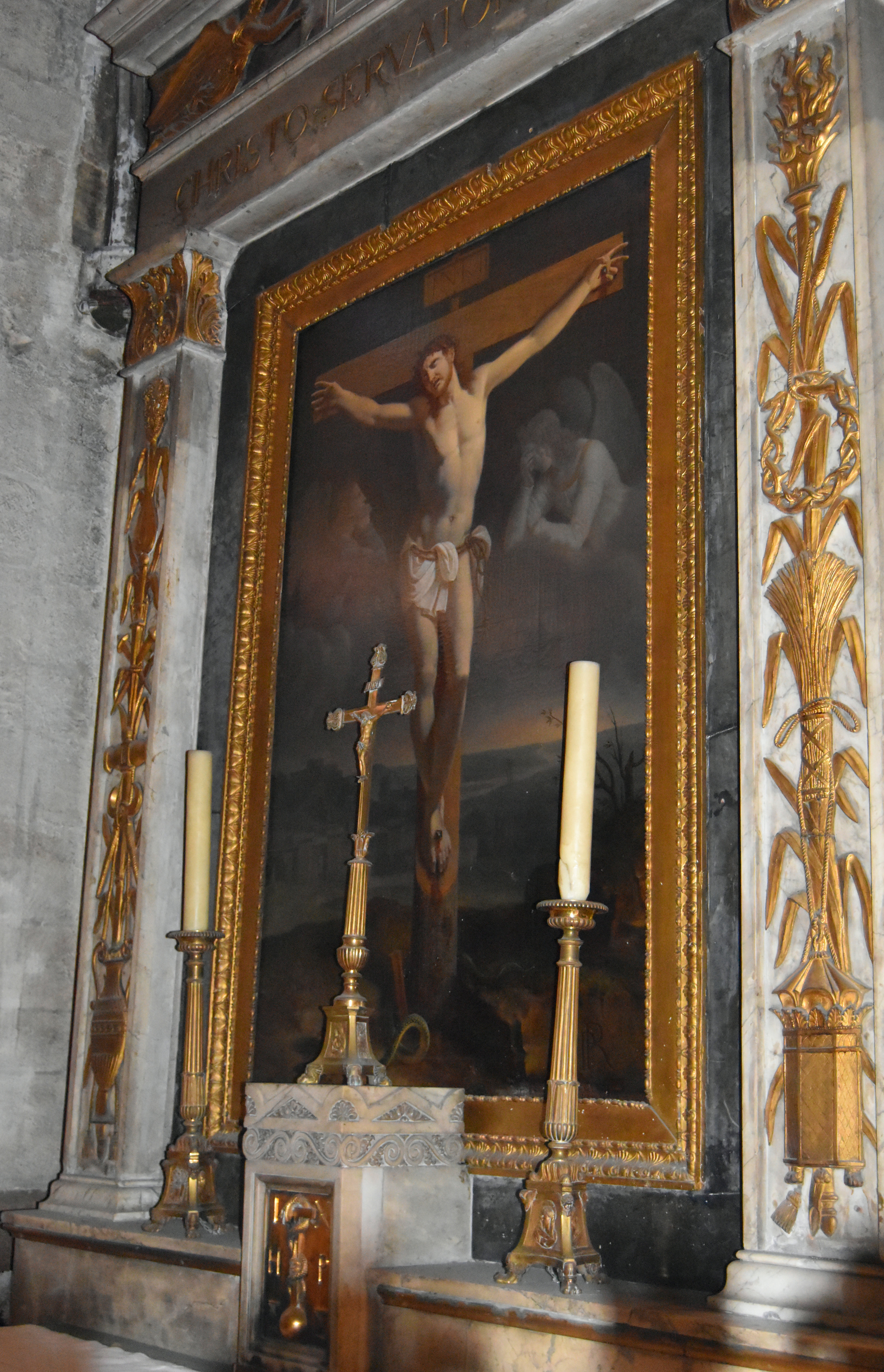 Tableau d'autel et cadre : le Christ en croix