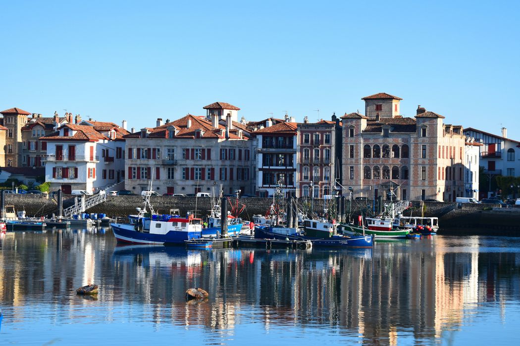 vue générale des maisons dans leur environnement