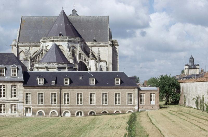 Ensemble est de l'église et bâtiments abbatiaux