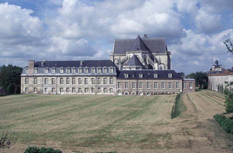 Ensemble est de l'église et bâtiments abbatiaux