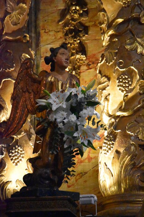 statue : ange adorateur, vue générale