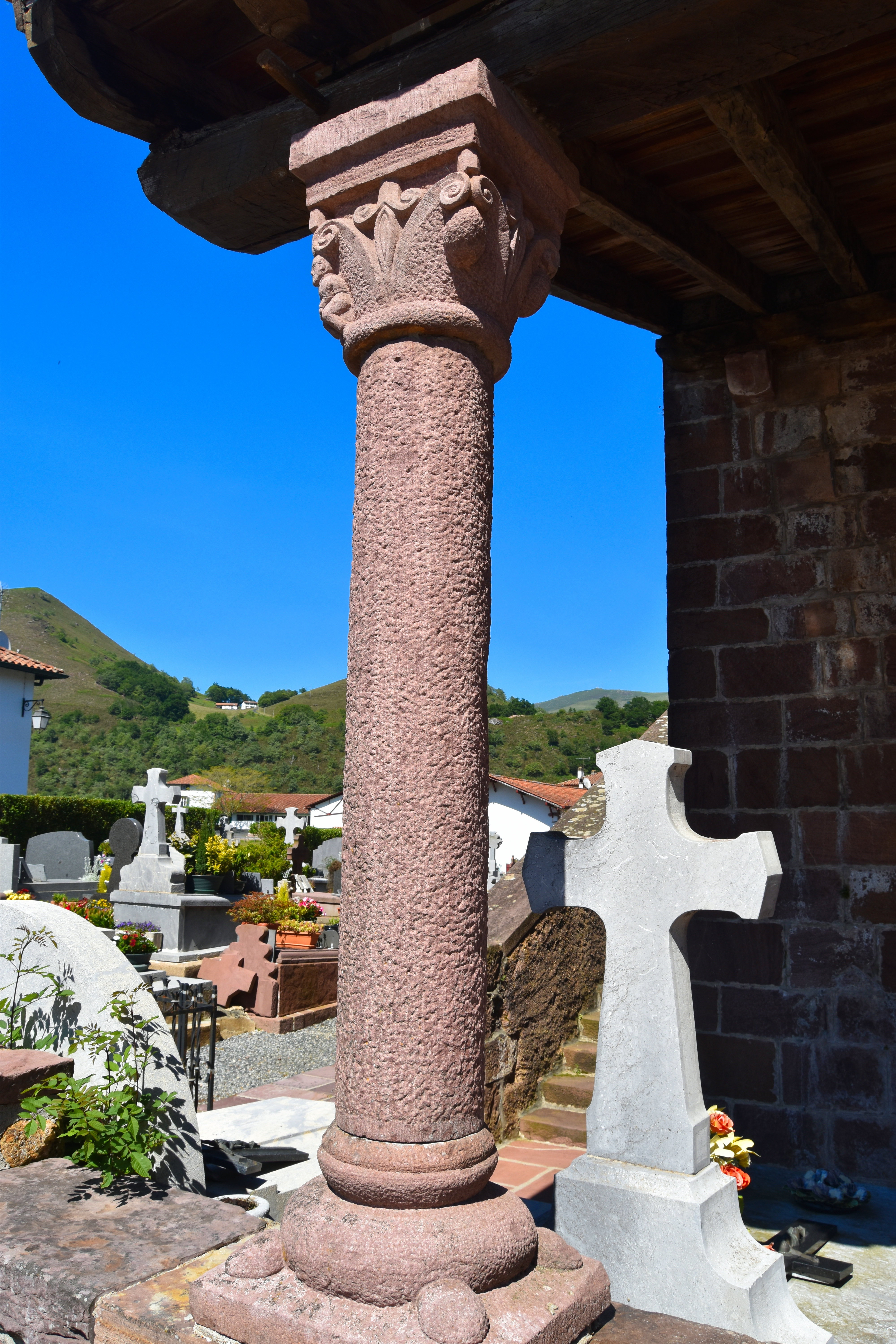 porche occidental, détail d’une colonne