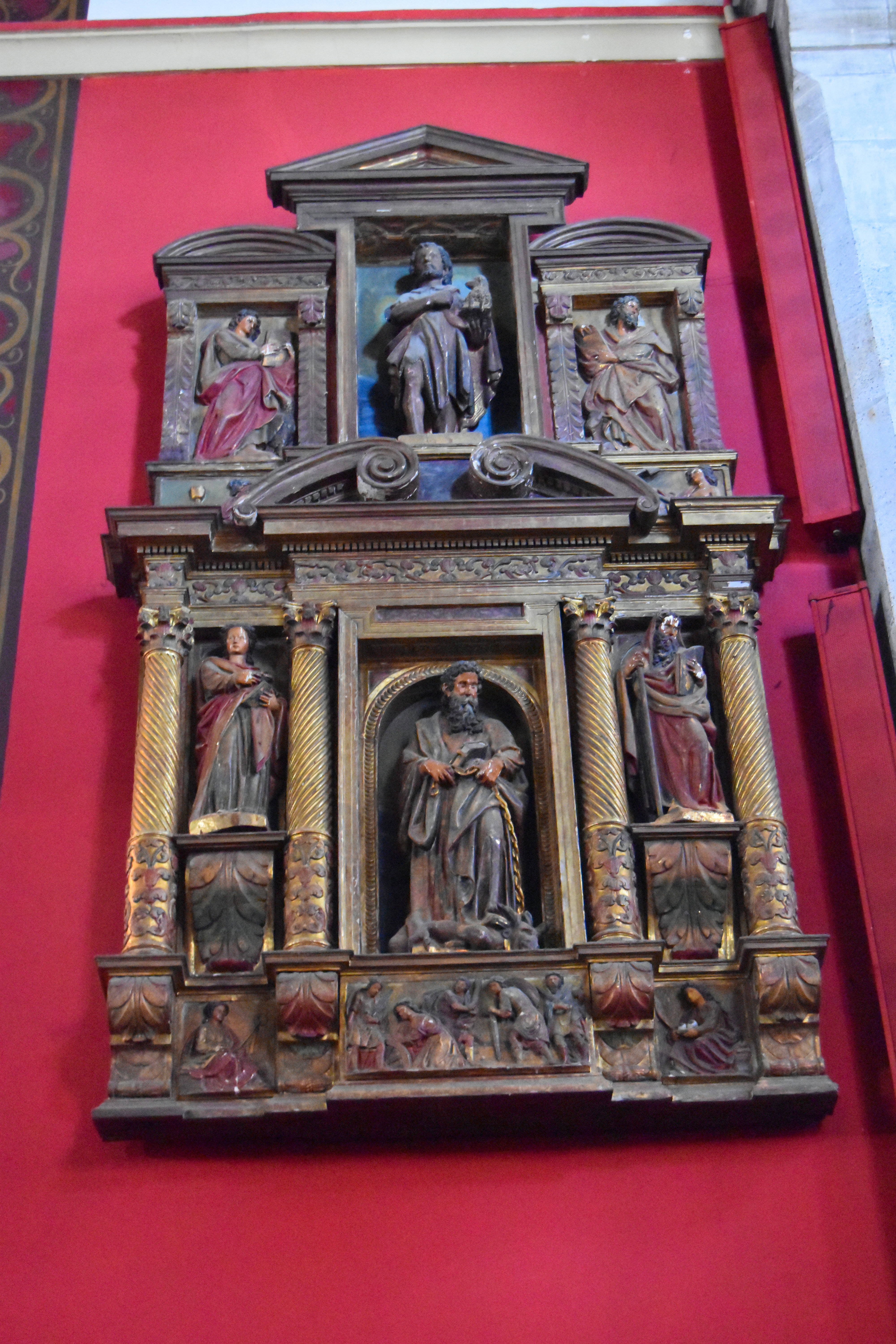 retable et ses six statues, vue générale - © Ministère de la Culture (France), Médiathèque du patrimoine et de la photographie, diffusion RMN-GP