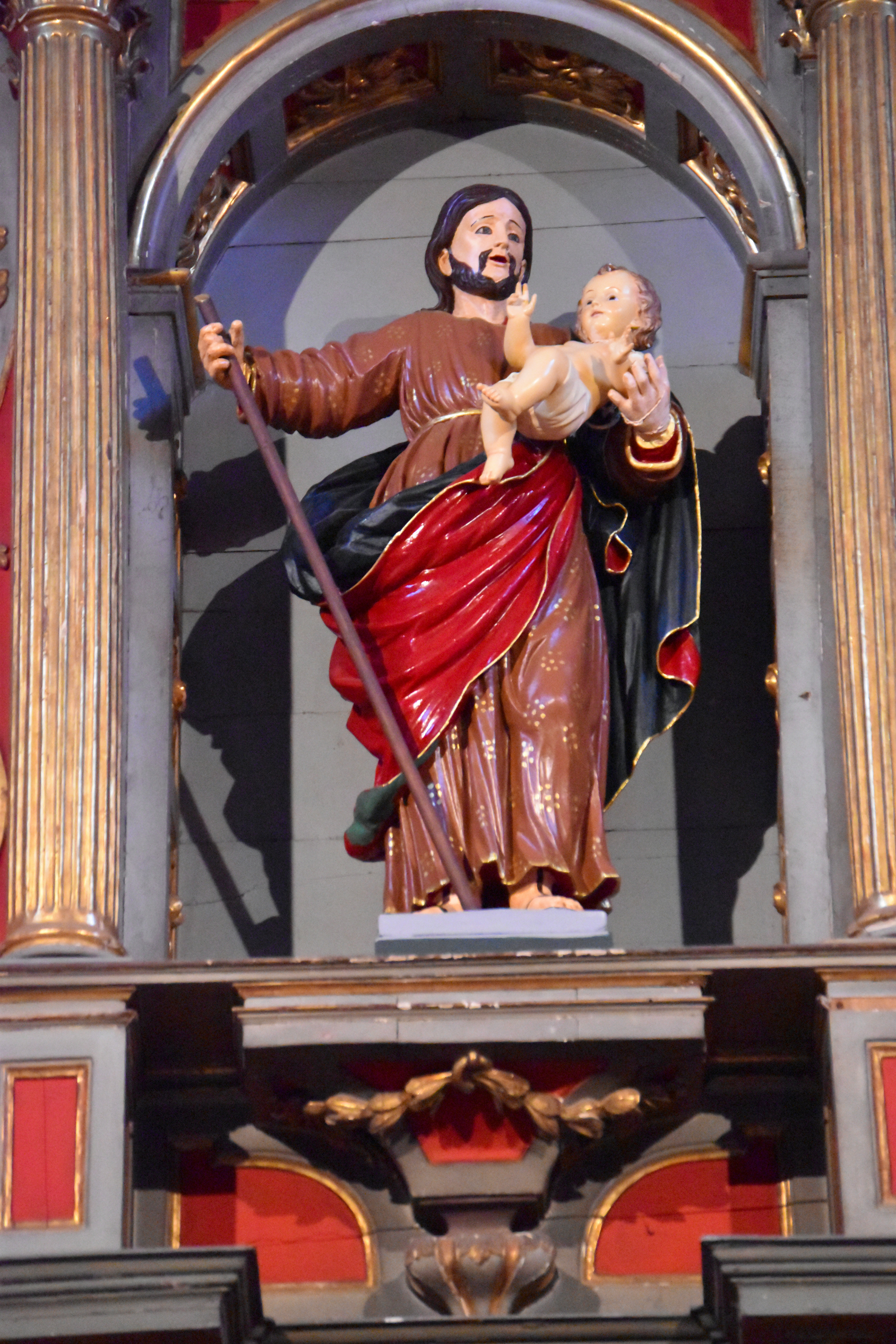 statue du maître-autel : Saint Joseph et l’enfant vue générale