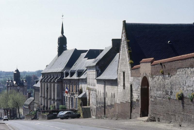 Façade de la chapelle Saint-Nicolas de l'hôtel-dieu sur rue