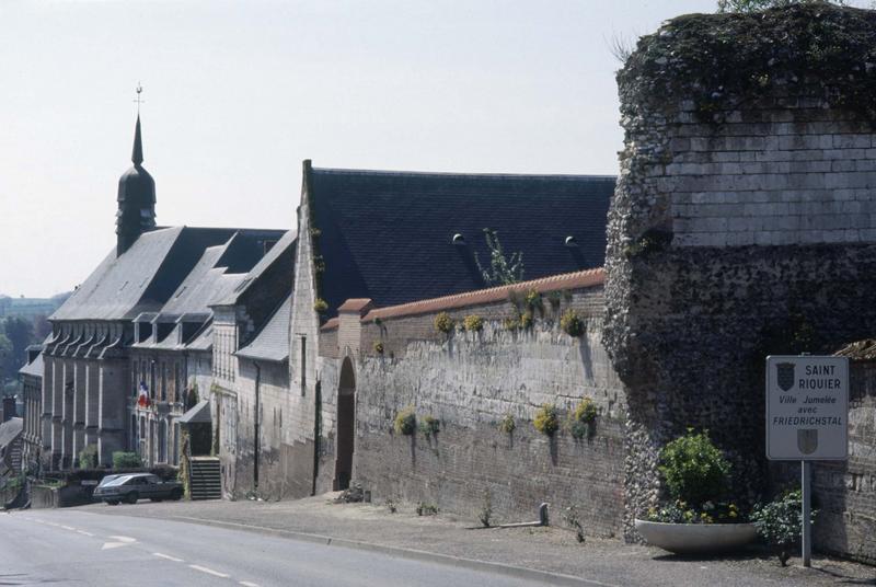 Façade de la chapelle Saint-Nicolas de l'hôtel-dieu sur rue