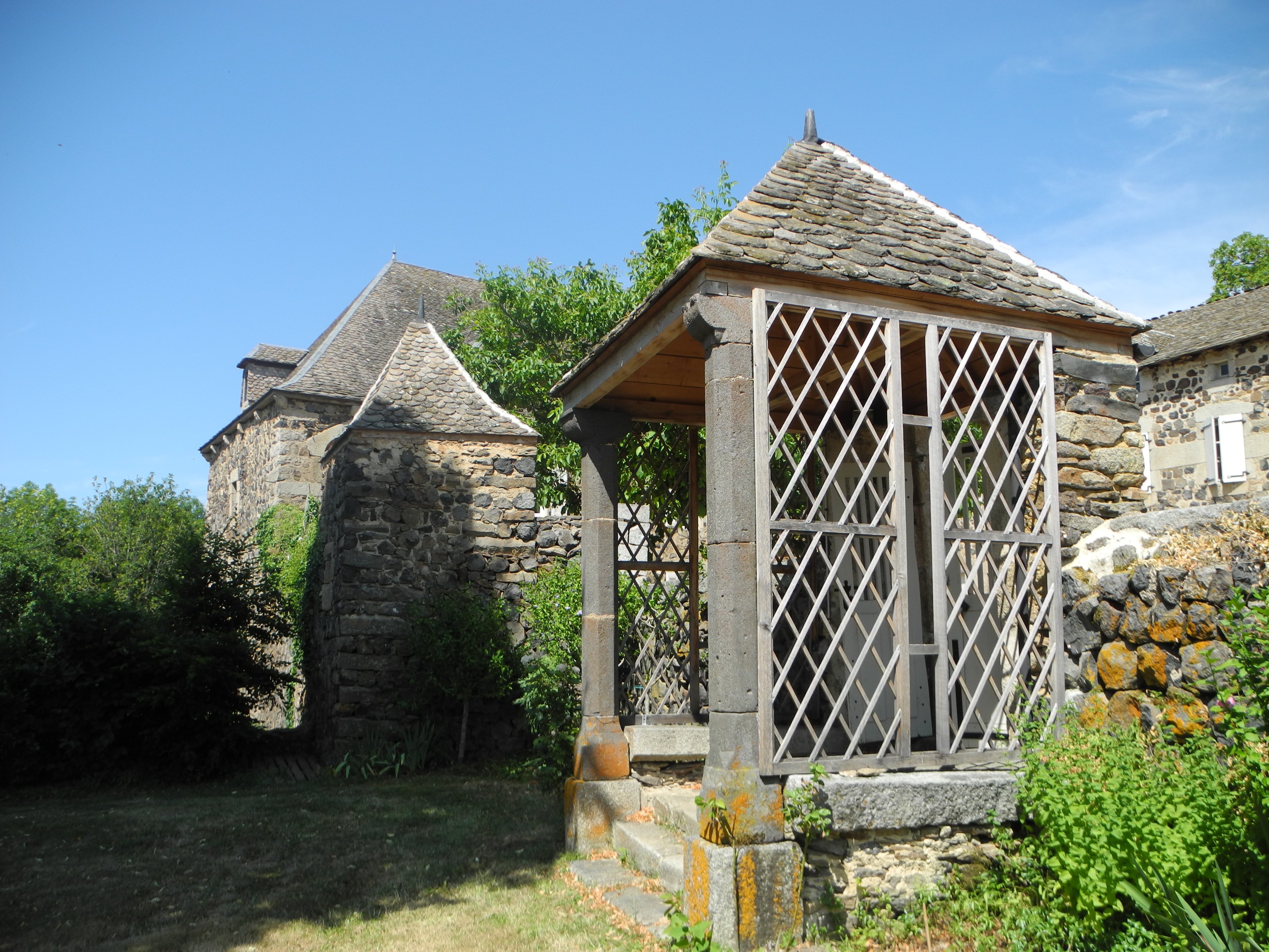 porche d’accès au jardin, vue générale