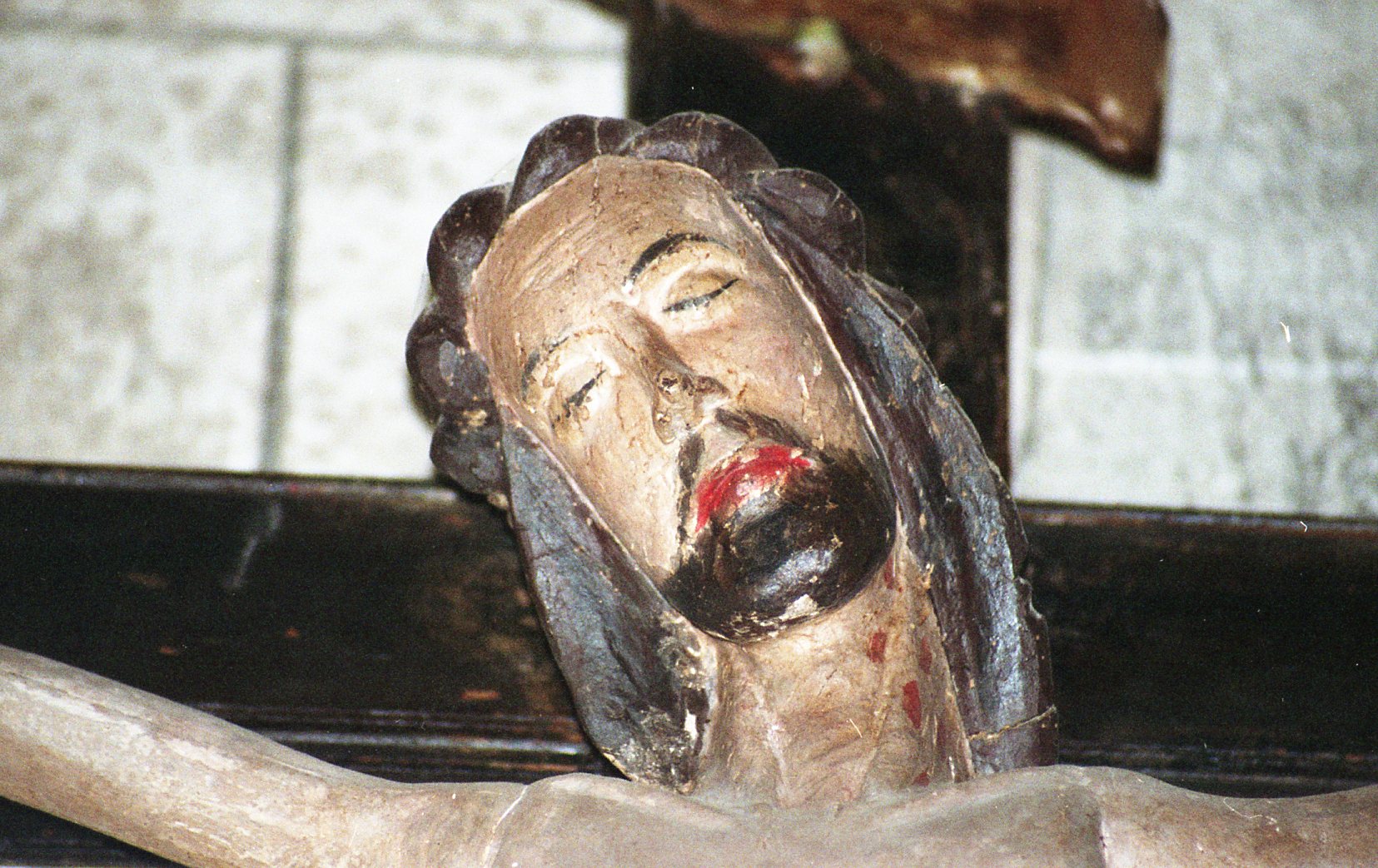 Statue : Christ en croix