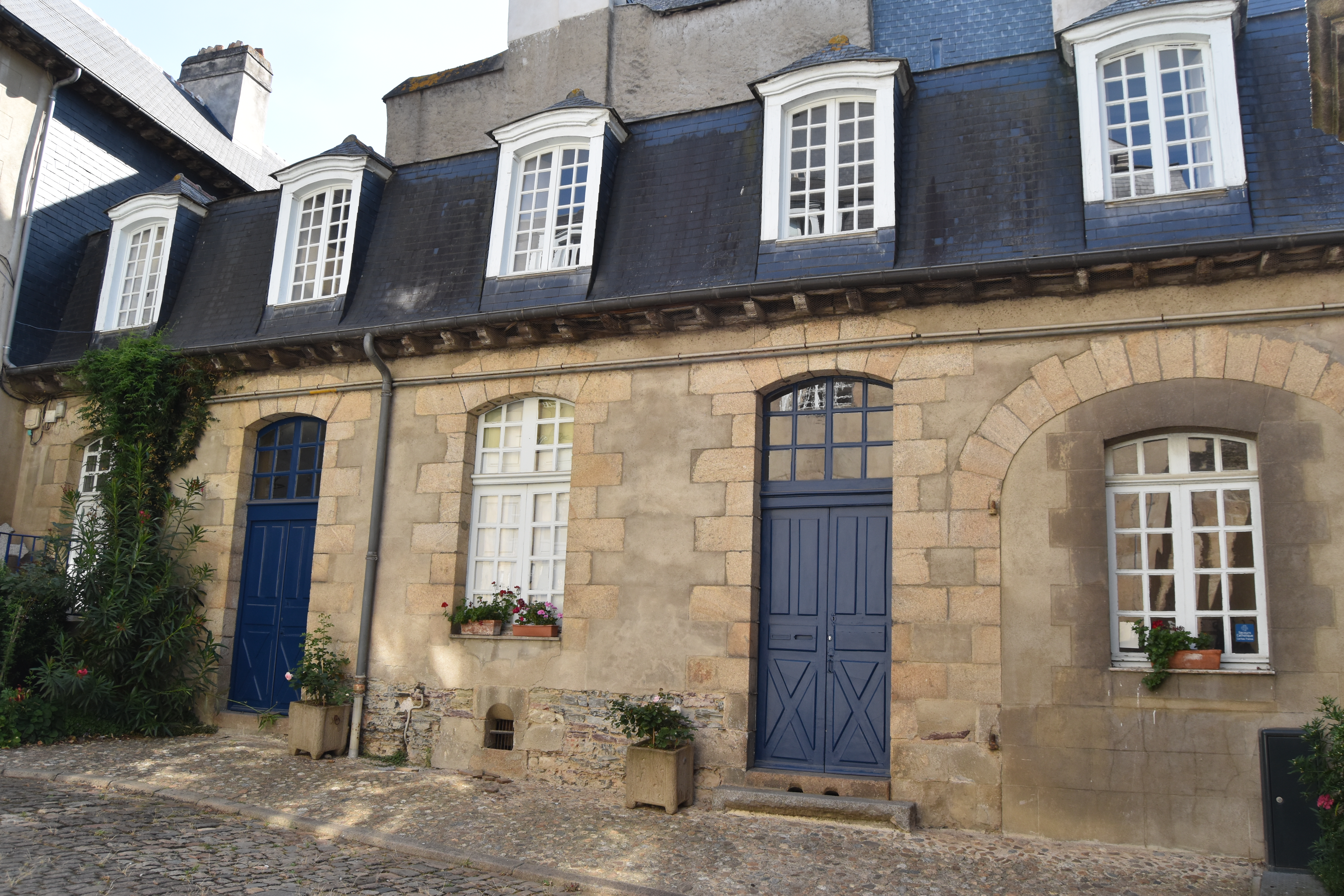 aile est sur cour, façade ouest, vue générale