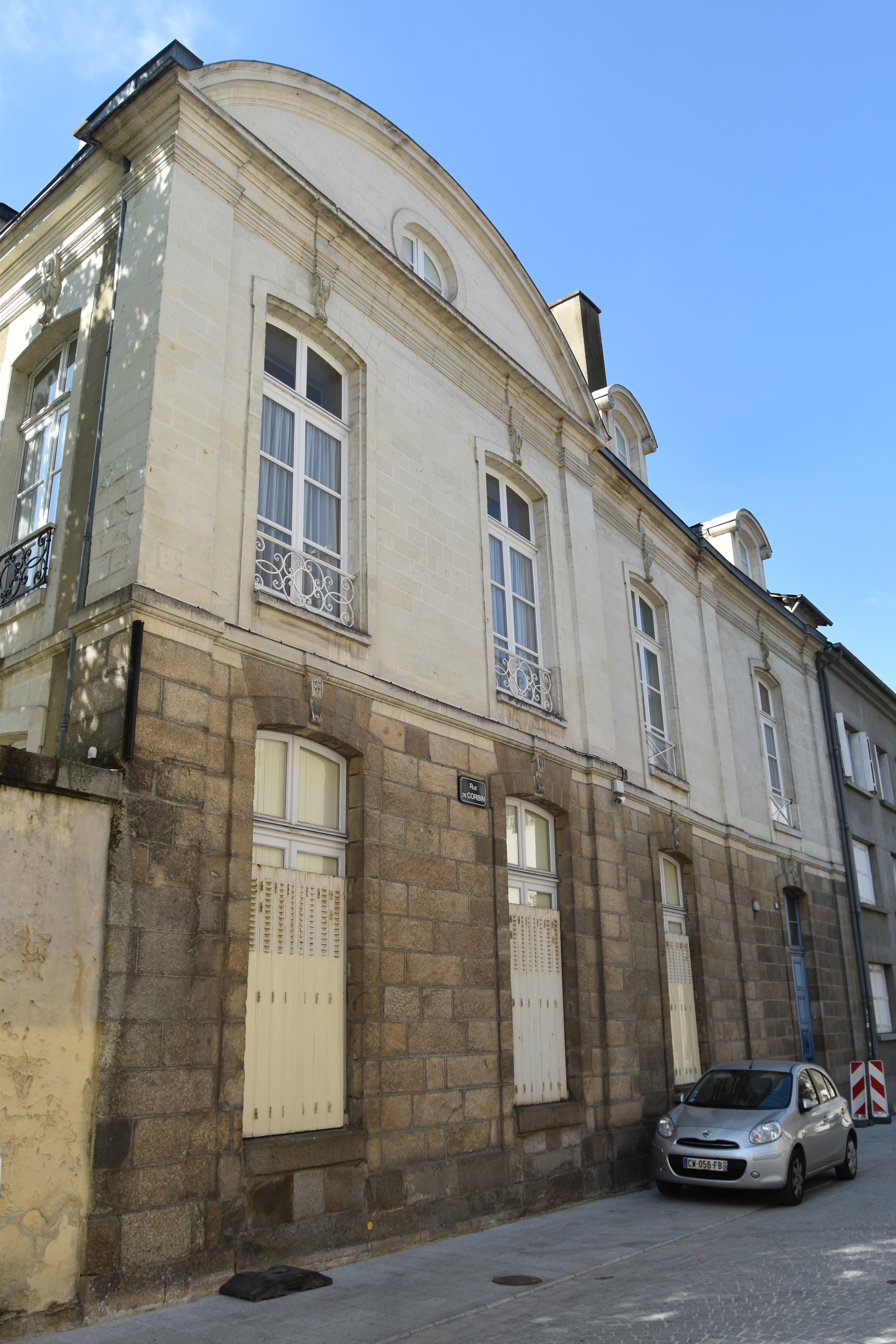 façade nord sur rue, vue générale