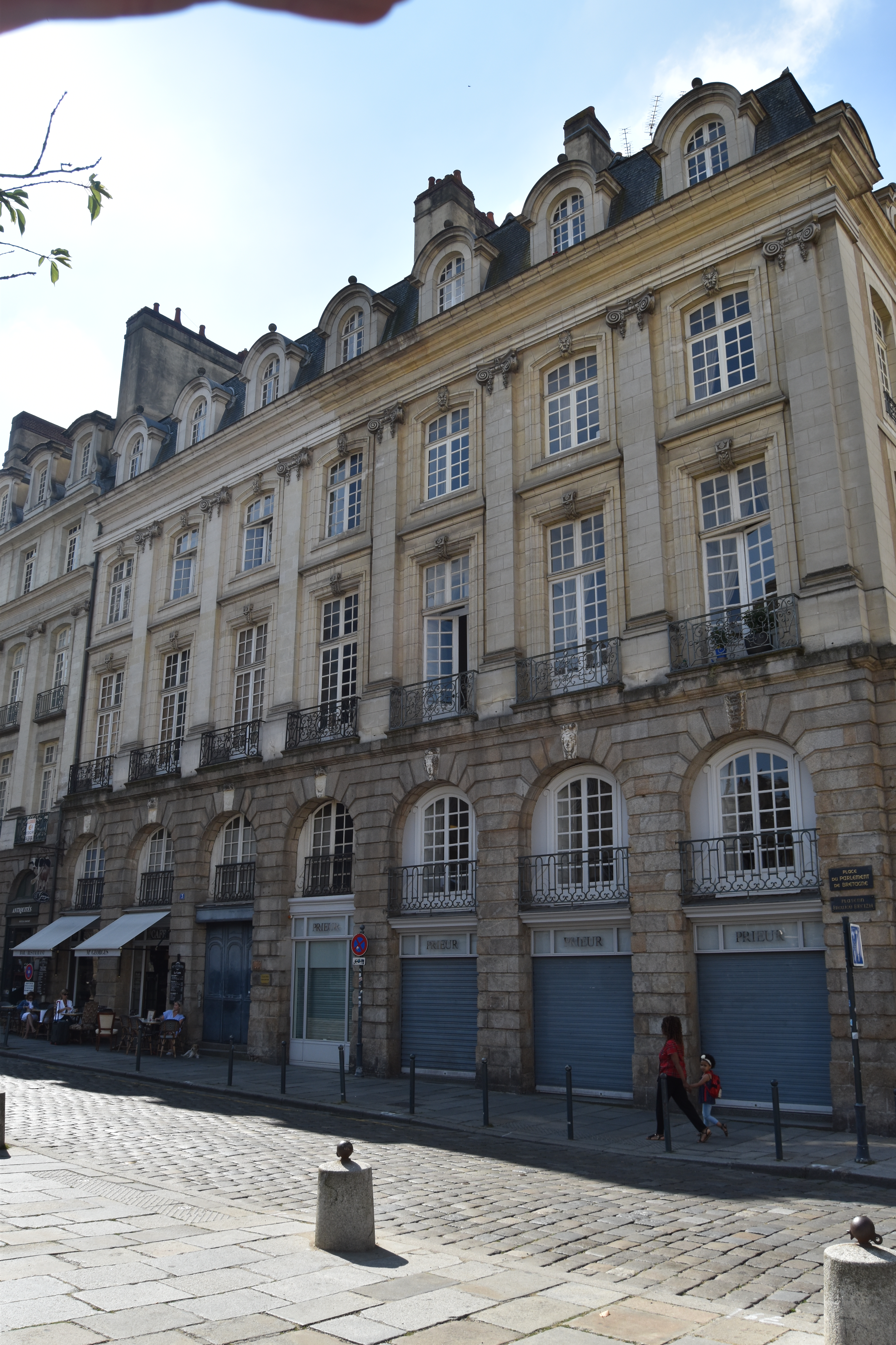 façade nord sur la place du Parlement, vue générale