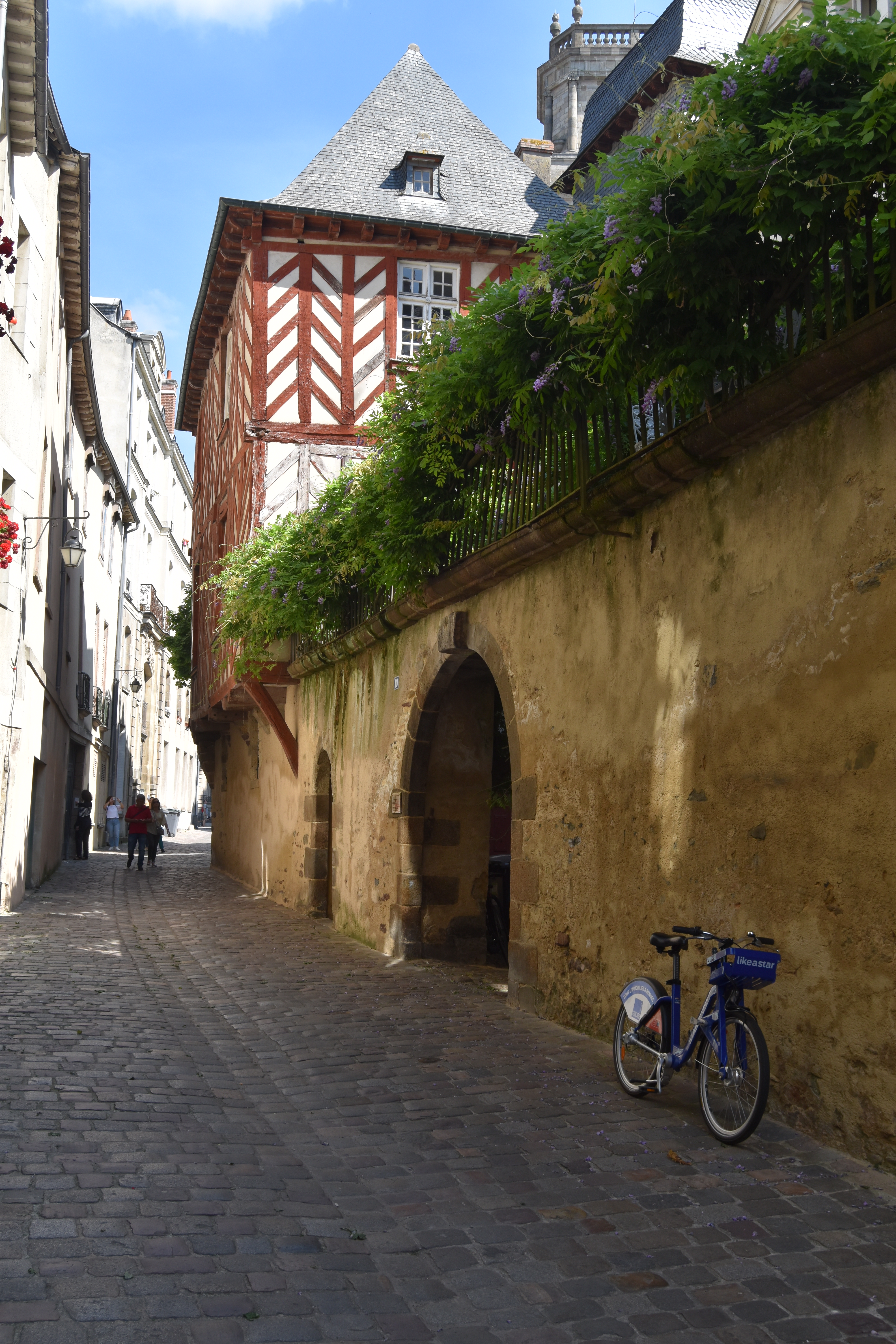 ensemble ouest sur la rue Notre-Dame, vue générale