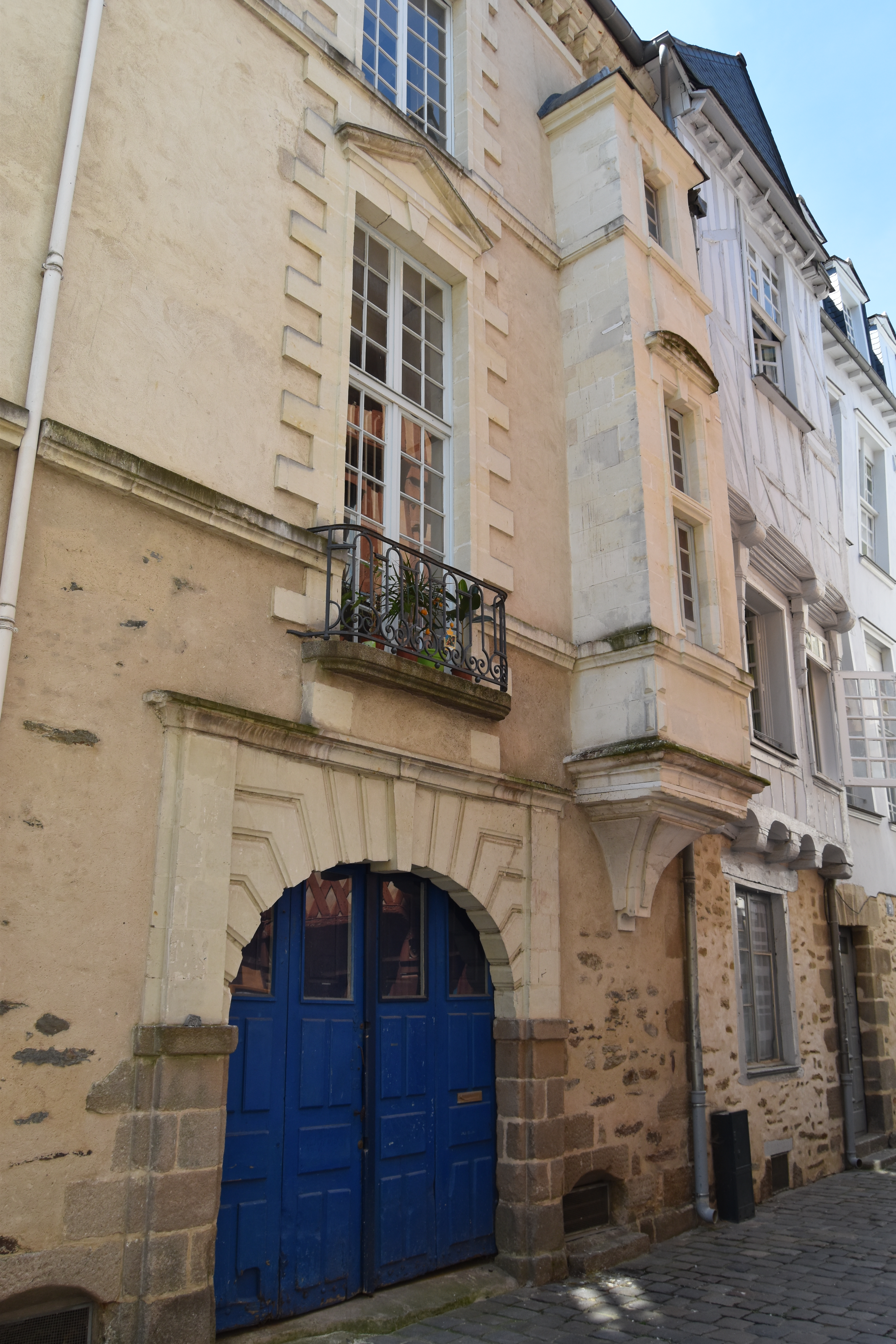 façade nord sur rue, vue générale