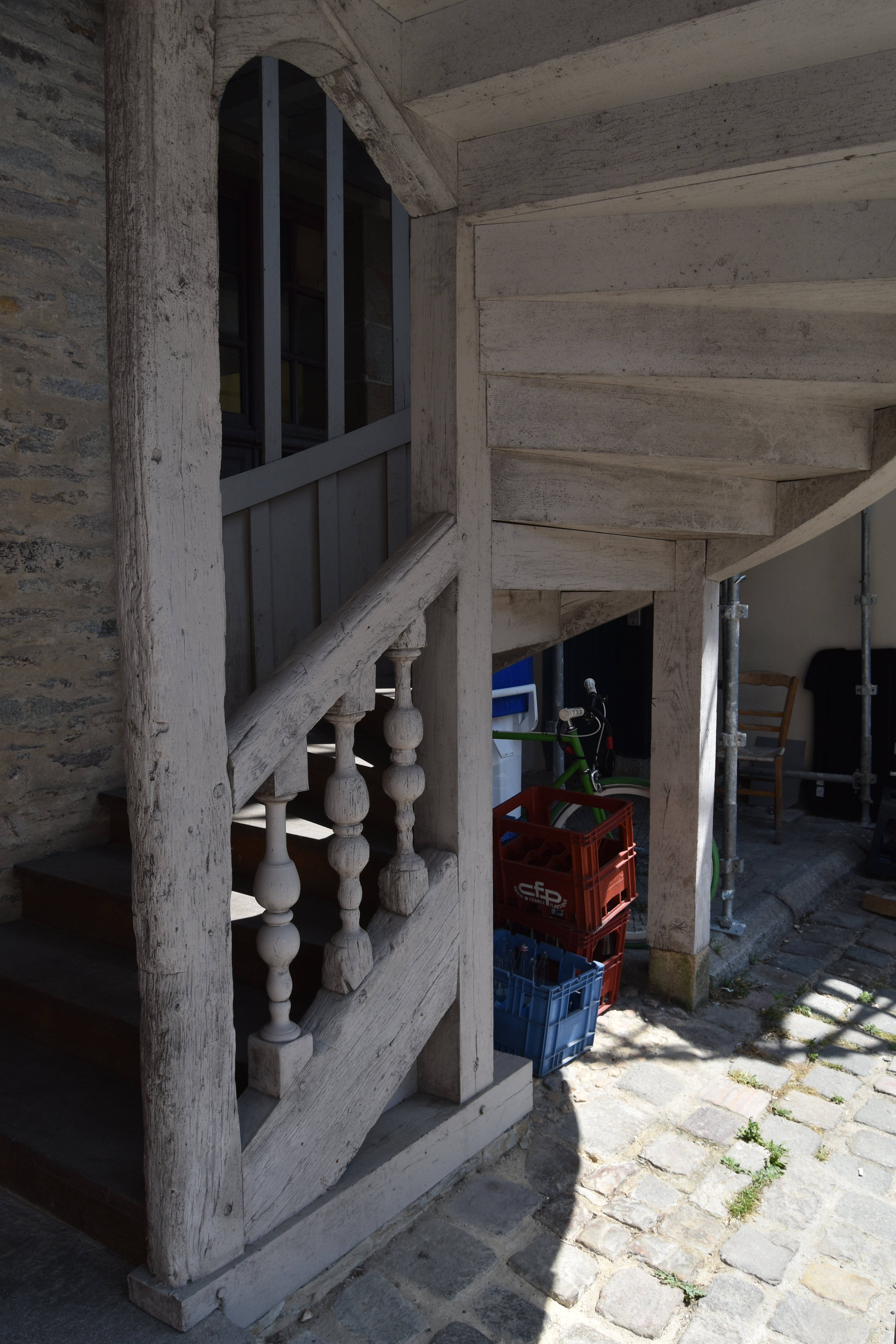 escalier de la cour, vue partielle