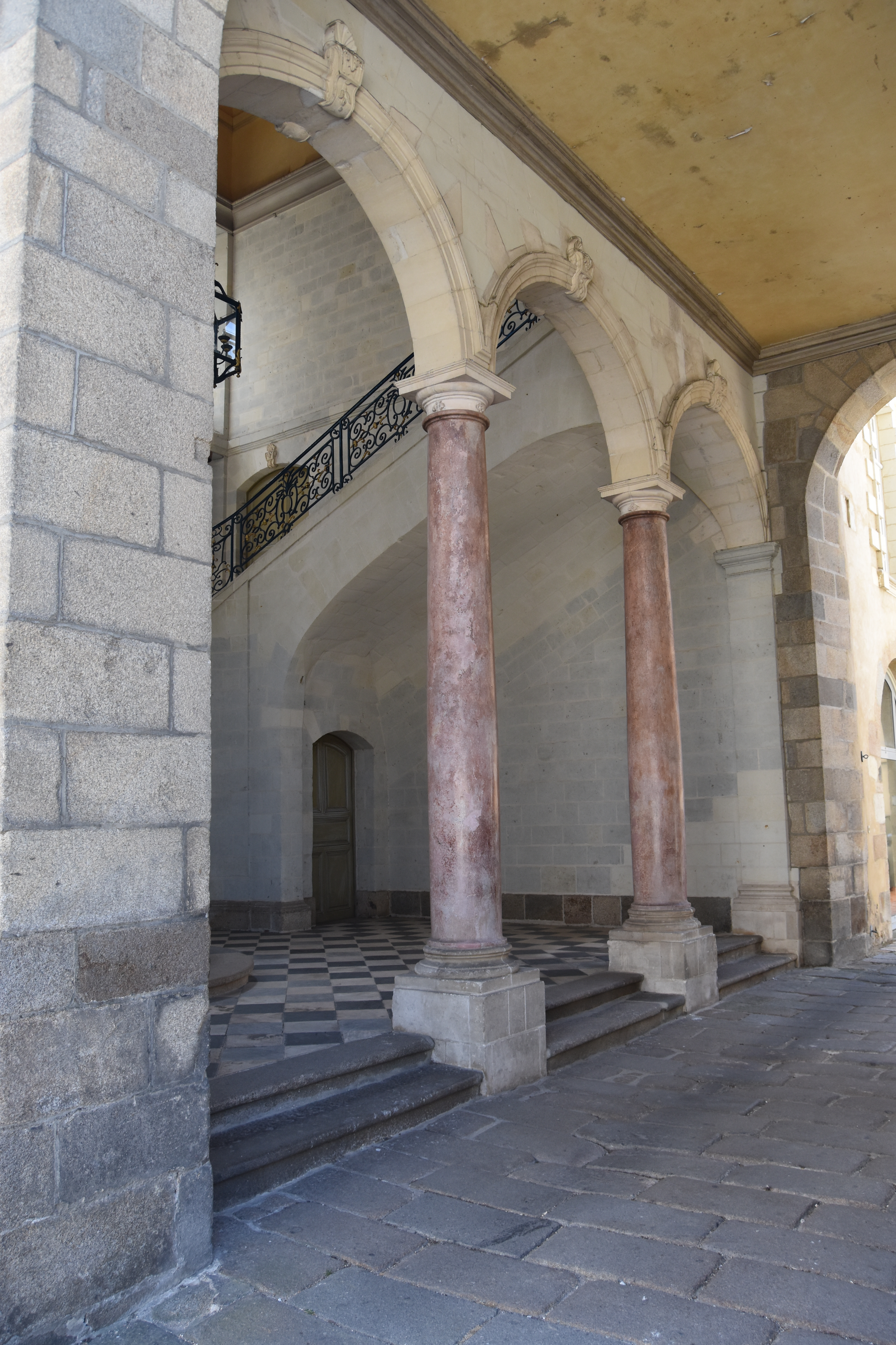 porche de l’escalier monumental, vue générale