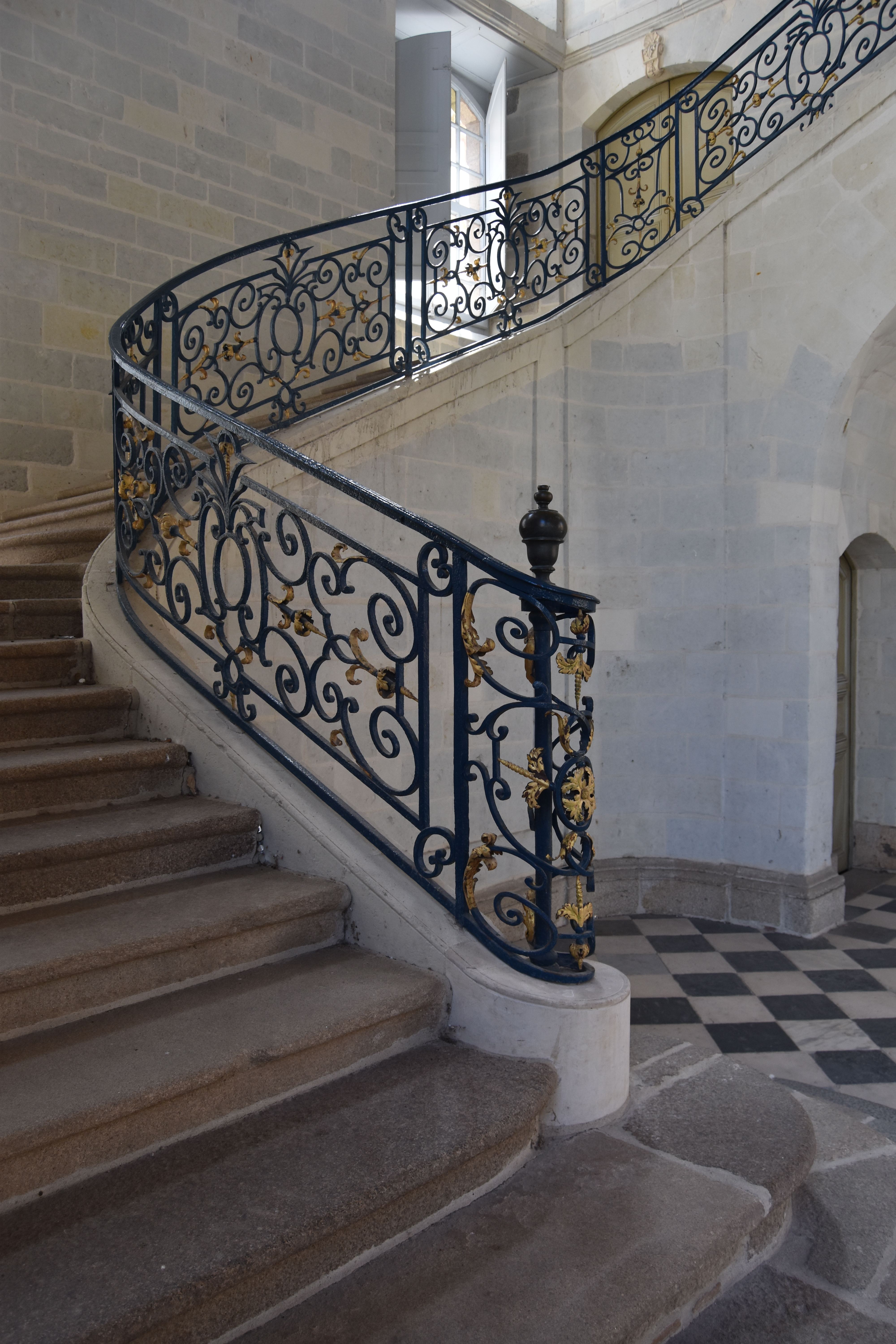 escalier monumental, vue partielle