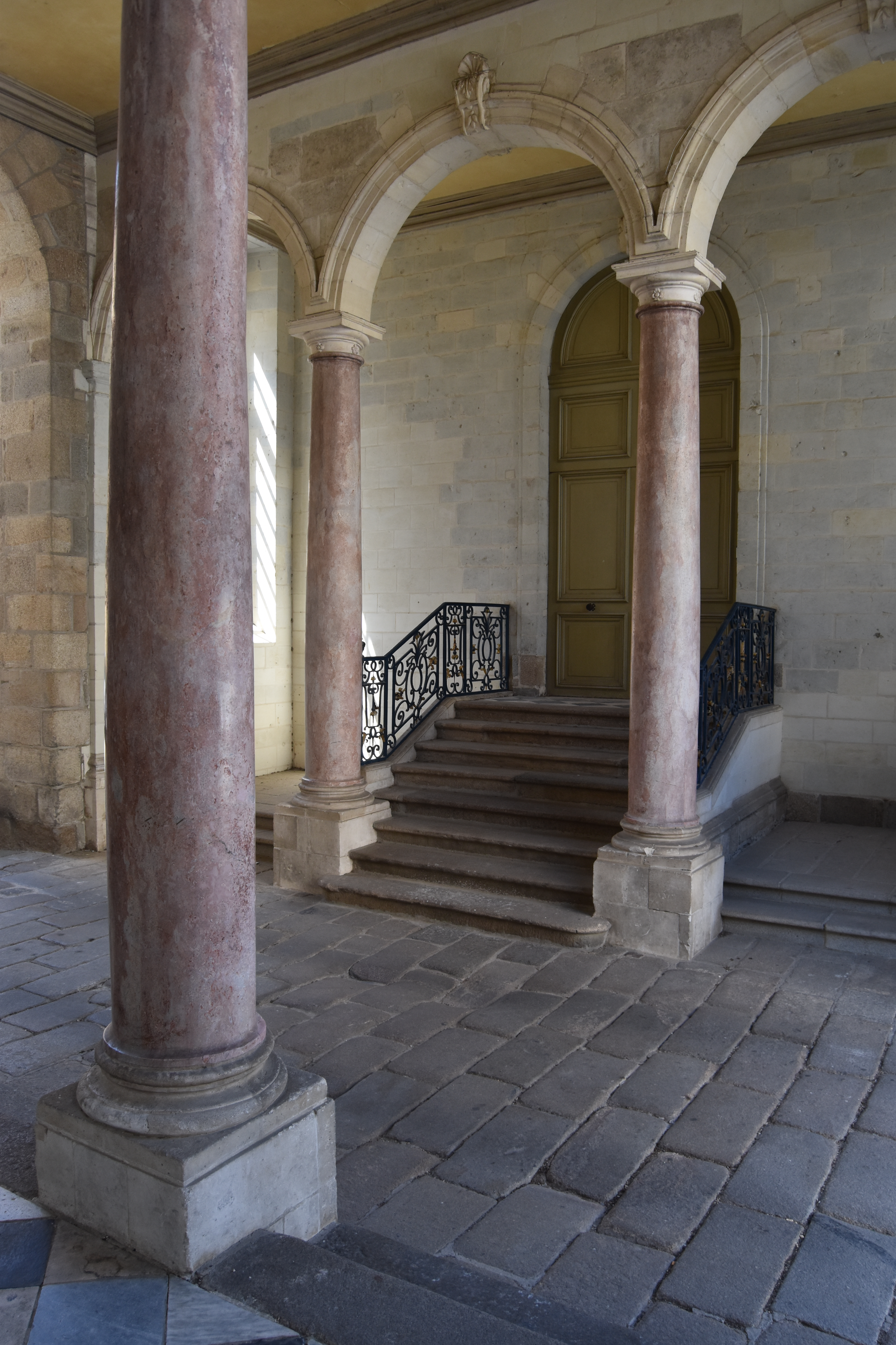 porche de l’escalier monumental, vue partielle