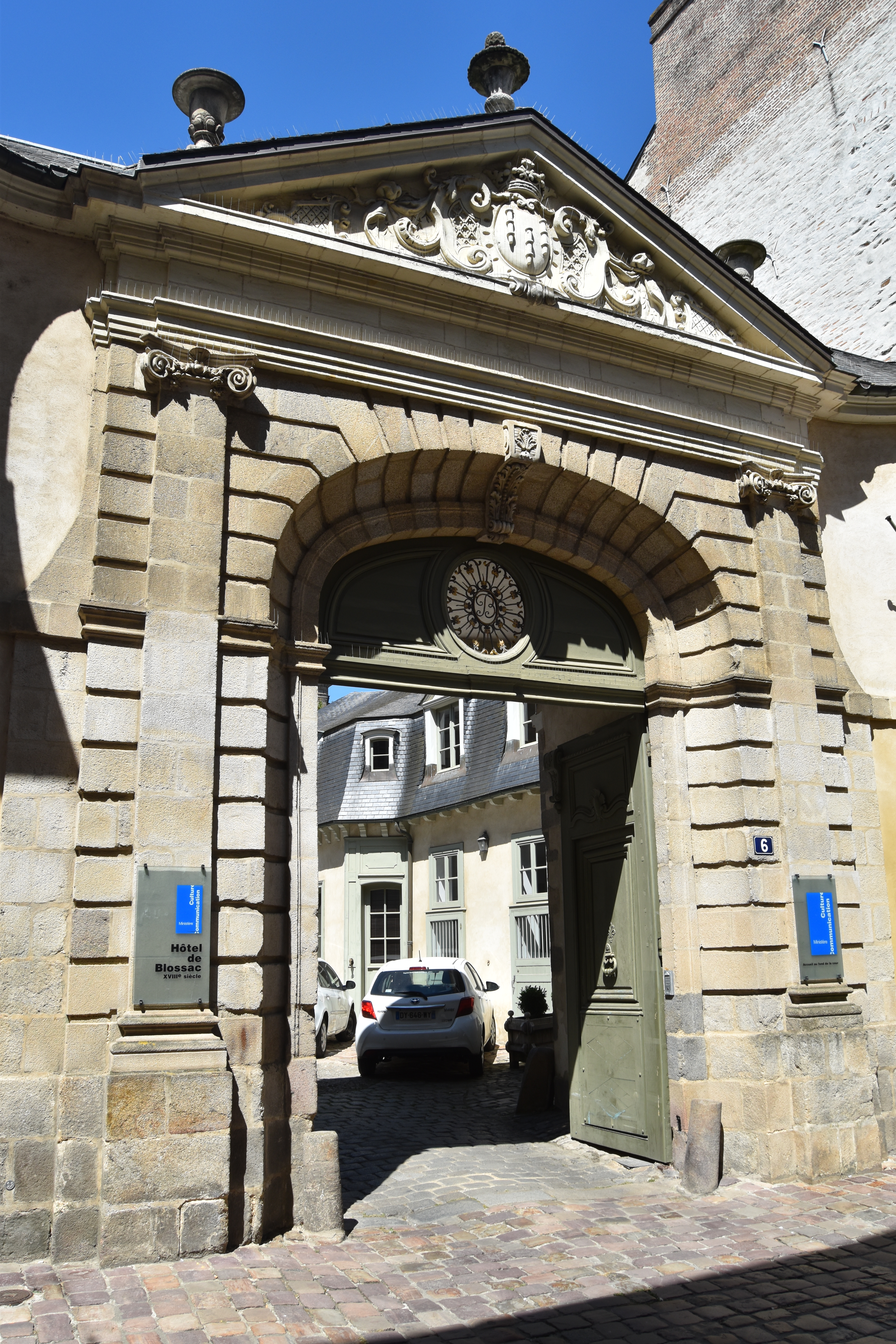 porche d’accès à la cour, vue générale