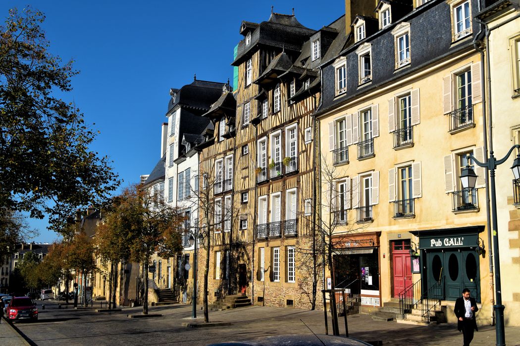 vue générale des deux hôtels dans leur environnement