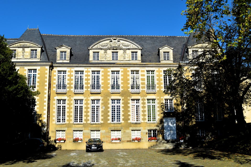 façade sud de l’ancien archevêché, vue générale