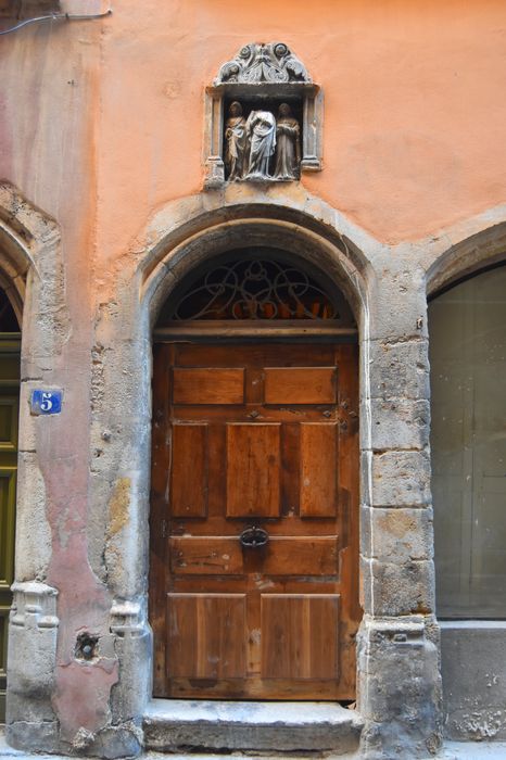 porche d'accès sur rue, vue générale