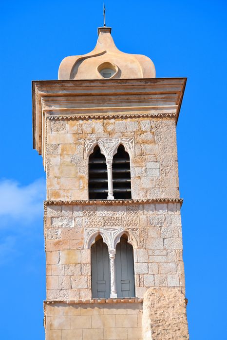 Eglise paroissiale Sainte-Marie : clocher, vue générale