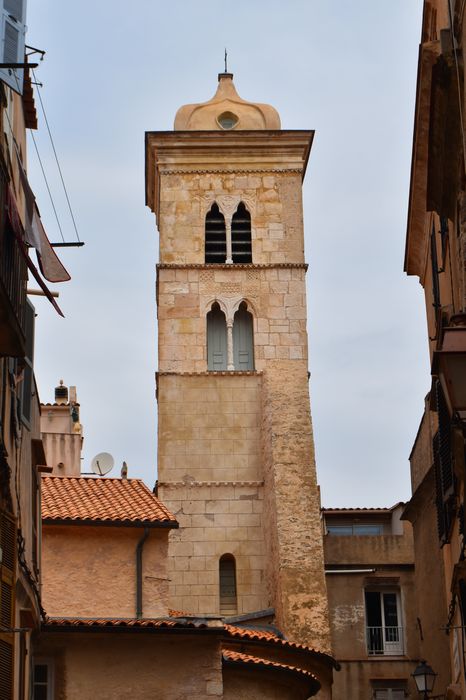 Eglise paroissiale Sainte-Marie : clocher, vue générale