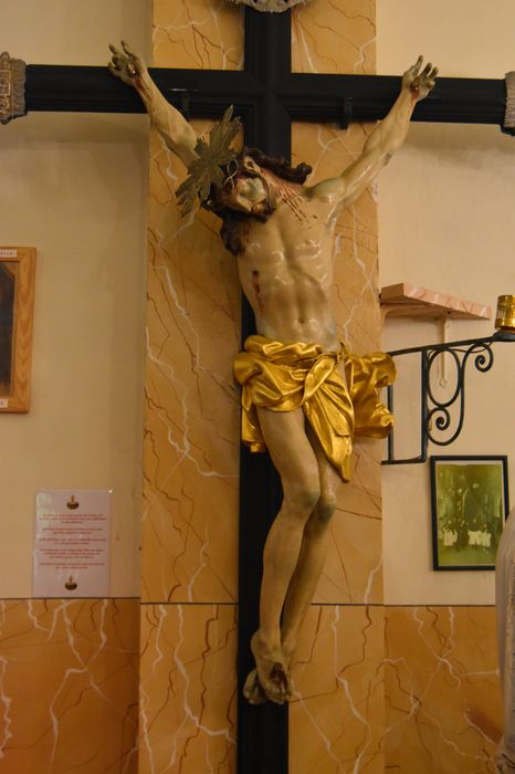 Chapelle de la confrérie de la Sainte-Croix : statue : Christ en croix, vue générale - © Ministère de la Culture (France), Médiathèque du patrimoine et de la photographie, diffusion RMN-GP