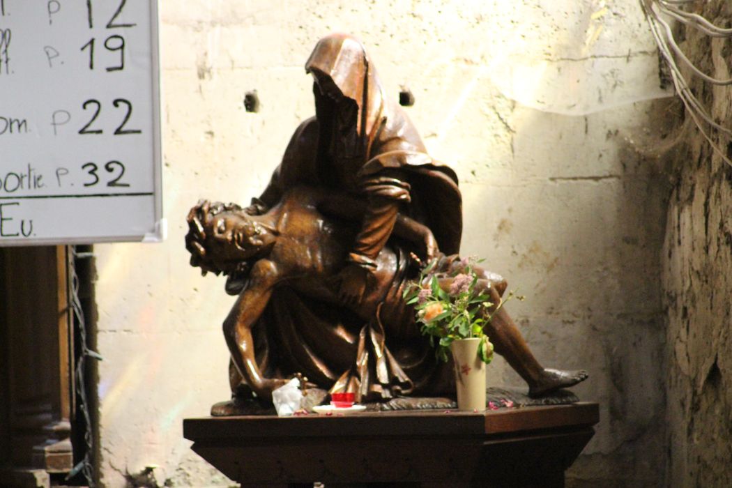 groupe sculpté : Vierge de Pitié, vue générale