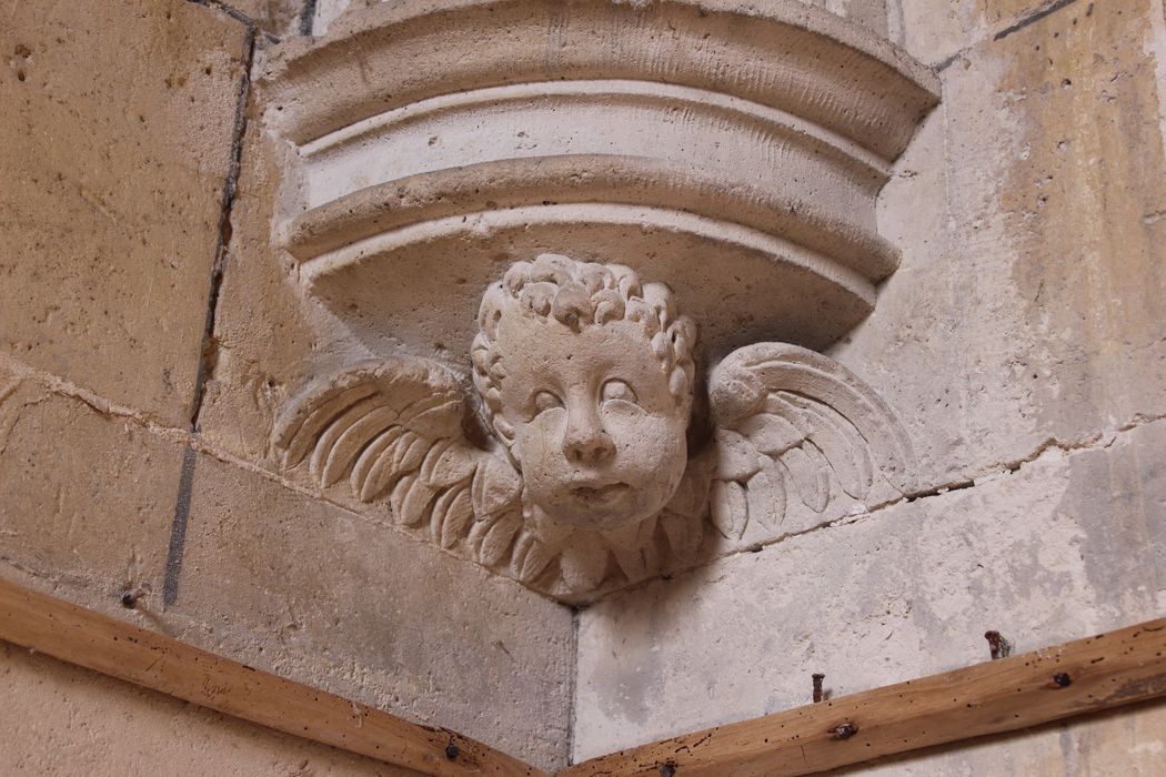 chapelle sud, détail d'un culot sculpté d'une tête d'ange