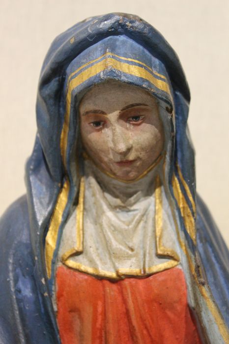 groupe sculpté : Vierge de Pitié, détail du visage de la Vierge