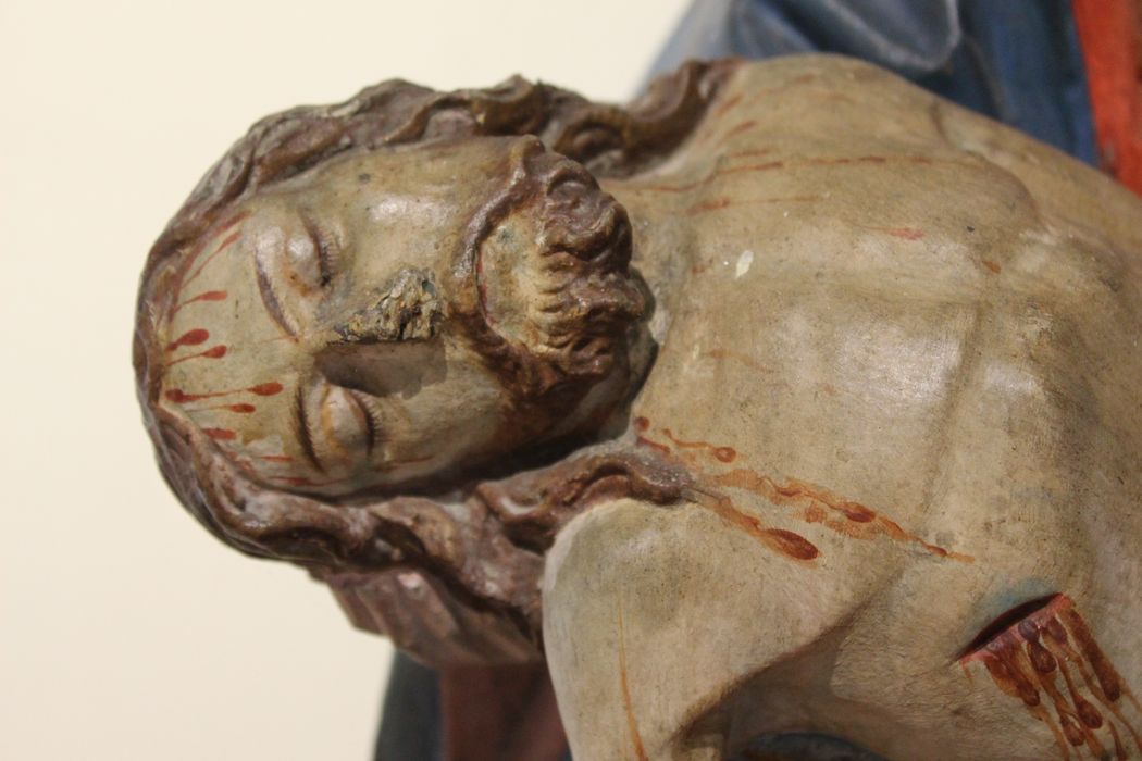 groupe sculpté : Vierge de Pitié, détail du visage du Christ