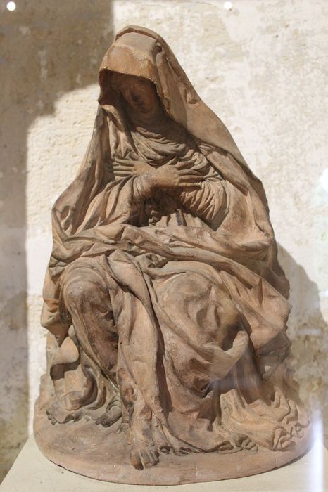 statuette : Vierge de Pitié, vue générale