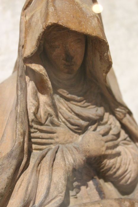 statuette : Vierge de Pitié, vue partielle