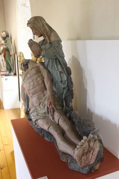 groupe sculpté : Vierge de Pitié, vue générale