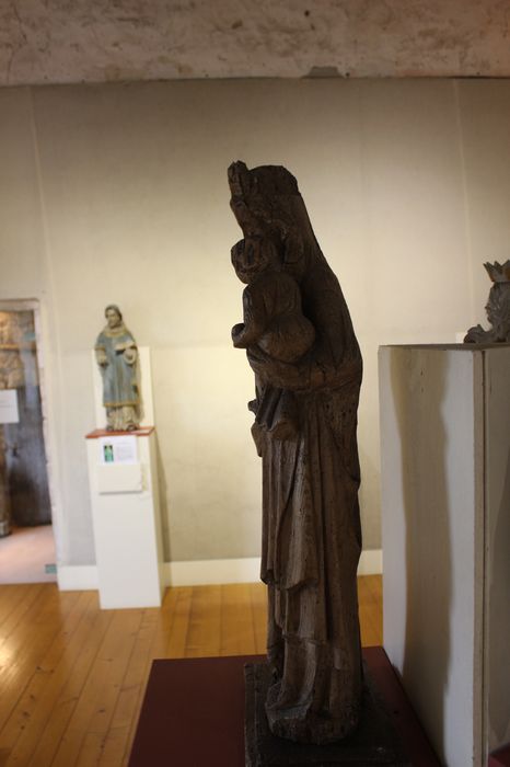 statue (demi nature) : Vierge à l'Enfant, profil gauche, vue générale