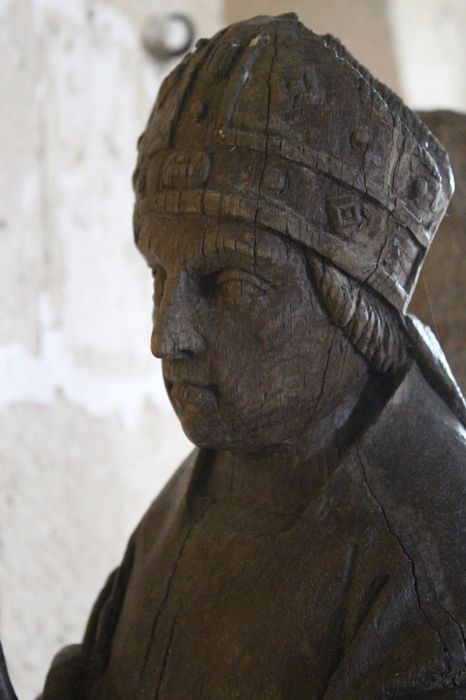 statue : Saint Guinefort, vue partielle